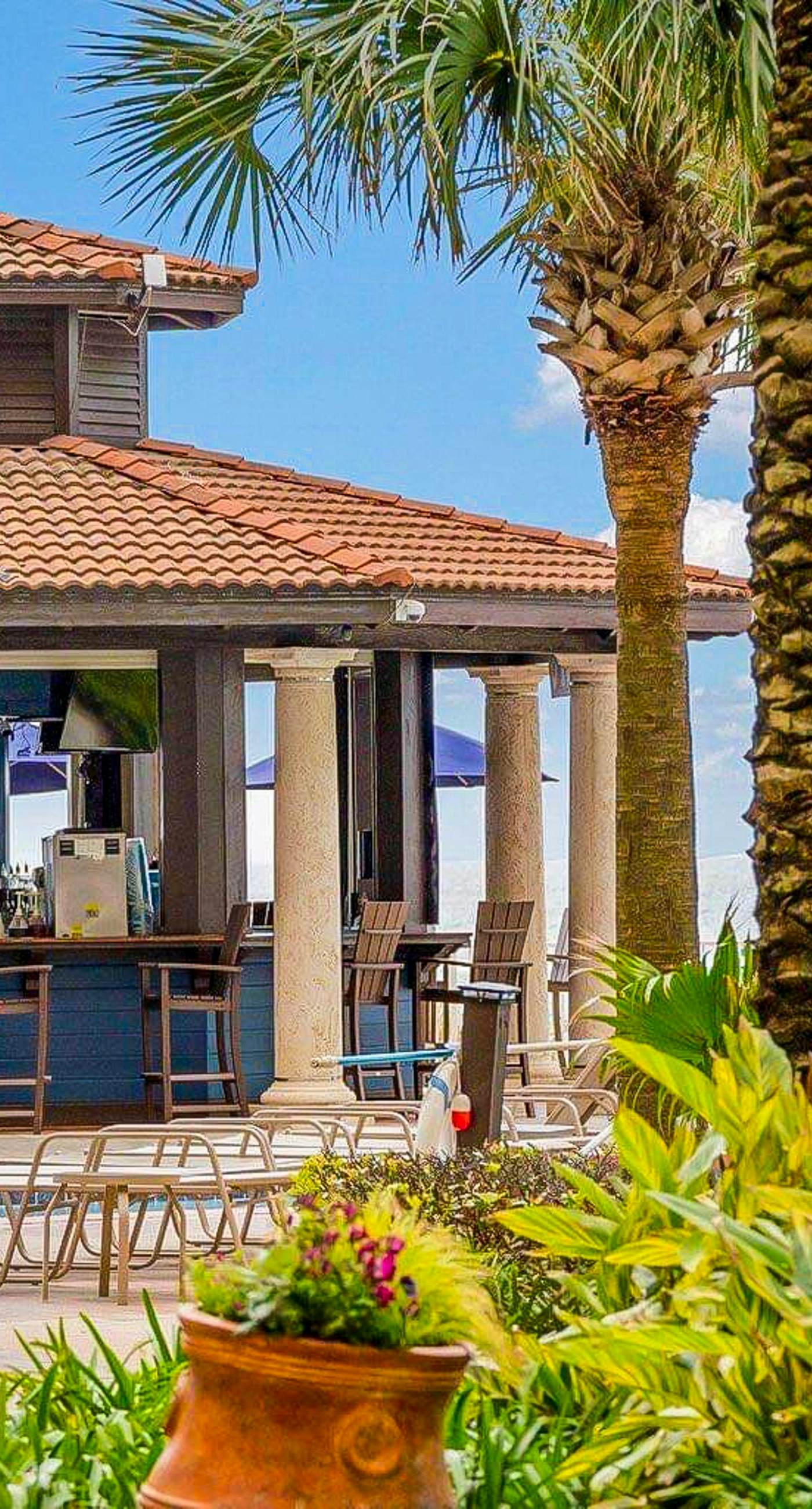 Beachfront condo with Gulf views, pools, hot tubs, sauna, & fitness center