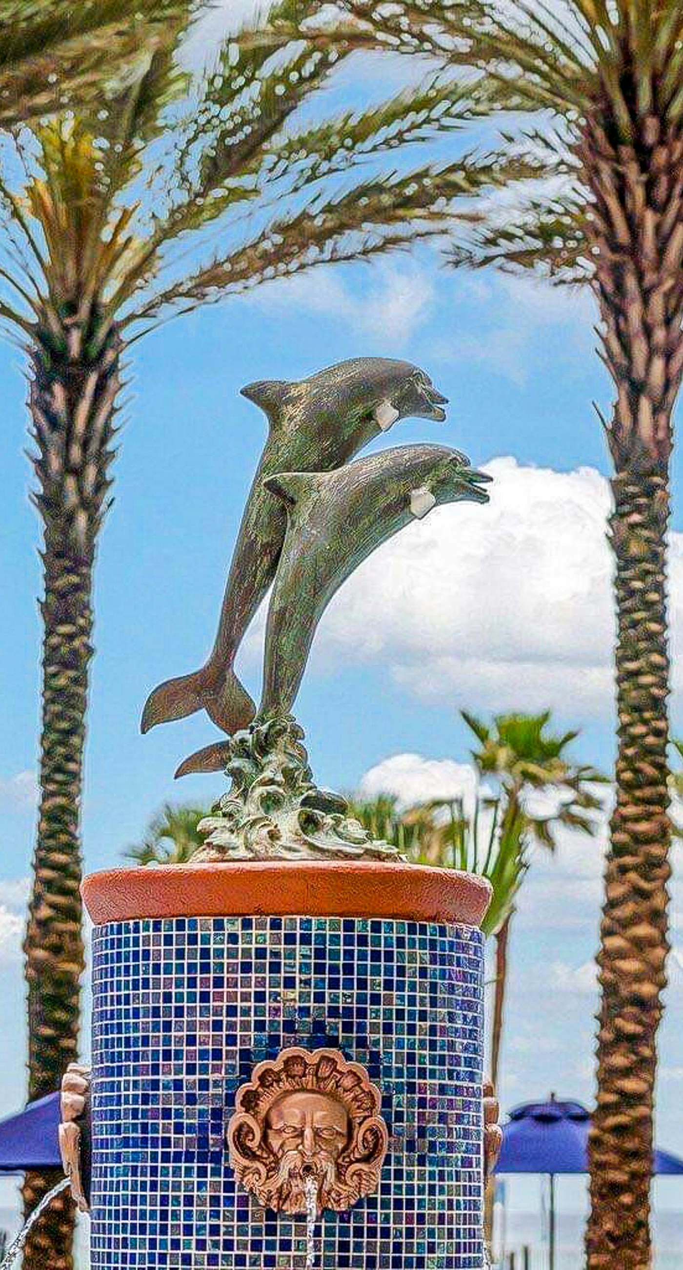 Beachfront condo with Gulf views, pools, hot tubs, sauna, & fitness center