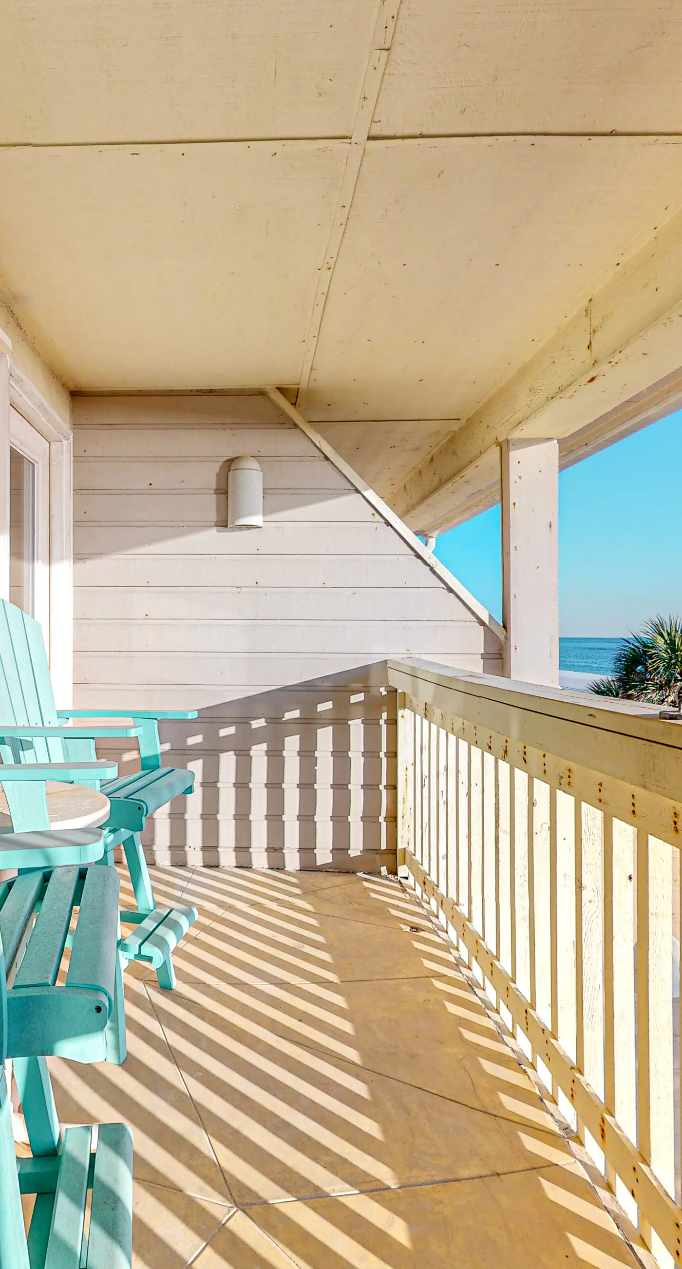 Beachfront Townhouse w/ Modern Upgrades Shared Pool, Fast WiFi, Outdoor Shower