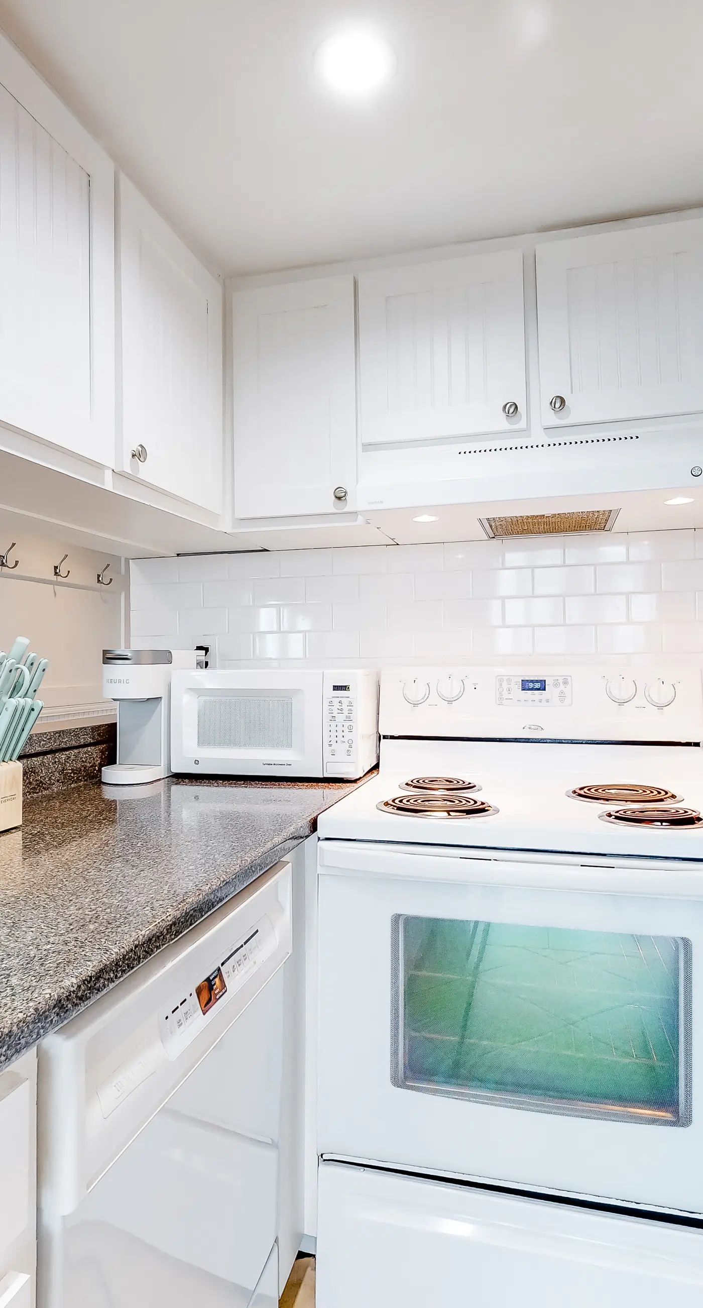 Gulf-front, 10th-floor condo with gorgeous views, AC, fast WiFi, pools, & tennis