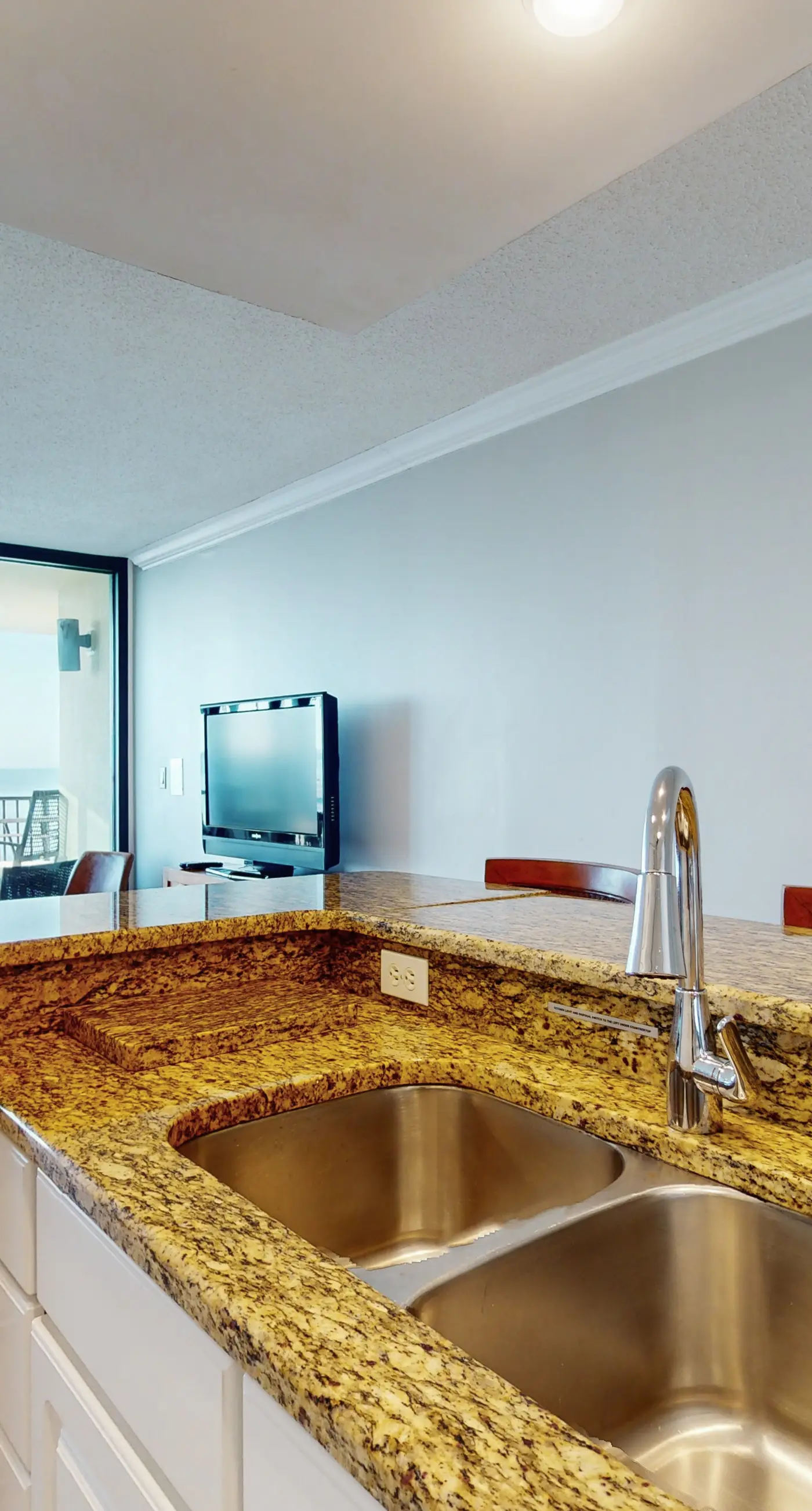 10th-floor, Gulf-front condo with pools, tennis, views, & fast WiFi