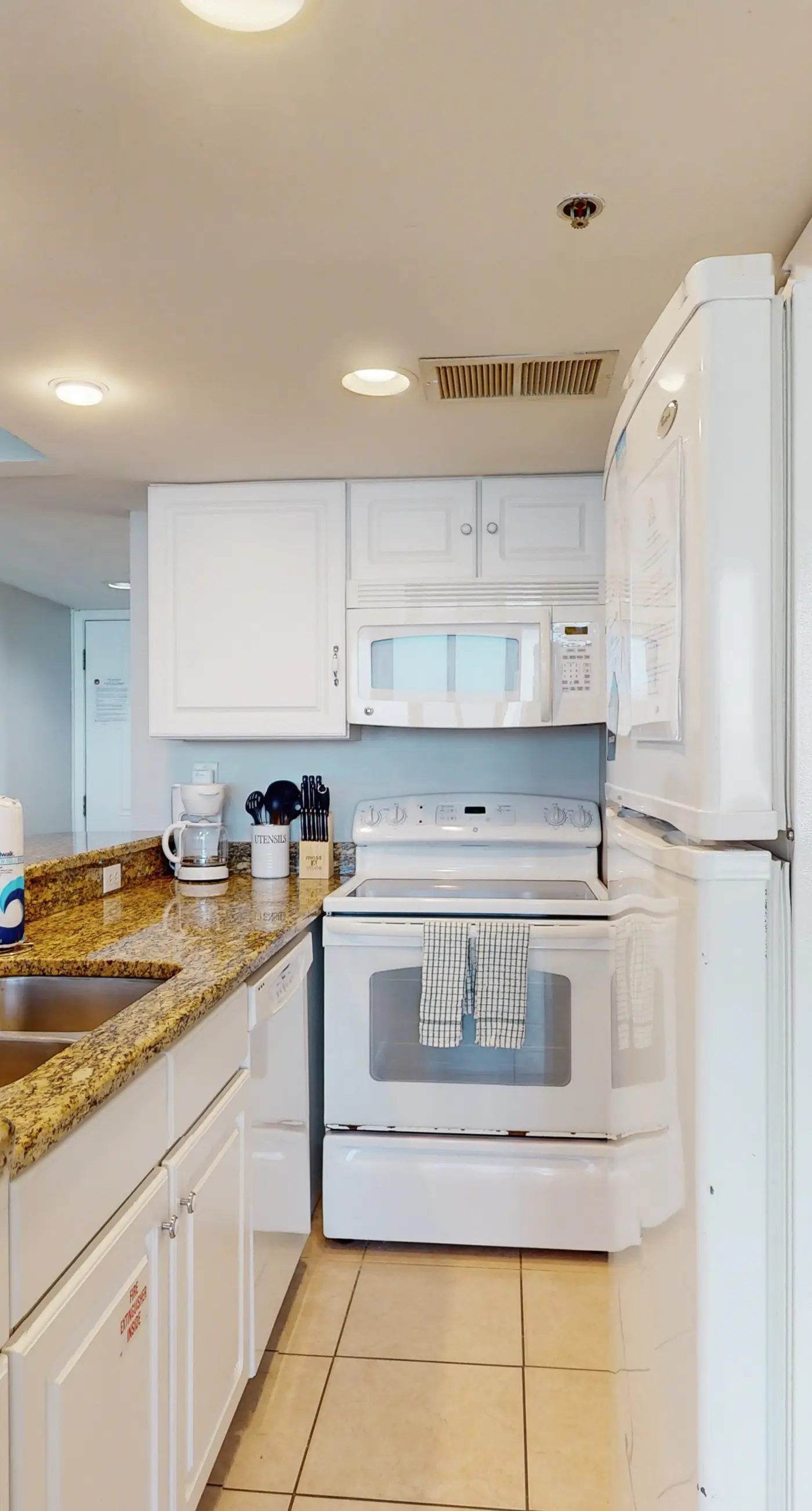 10th-floor, Gulf-front condo with pools, tennis, views, & fast WiFi