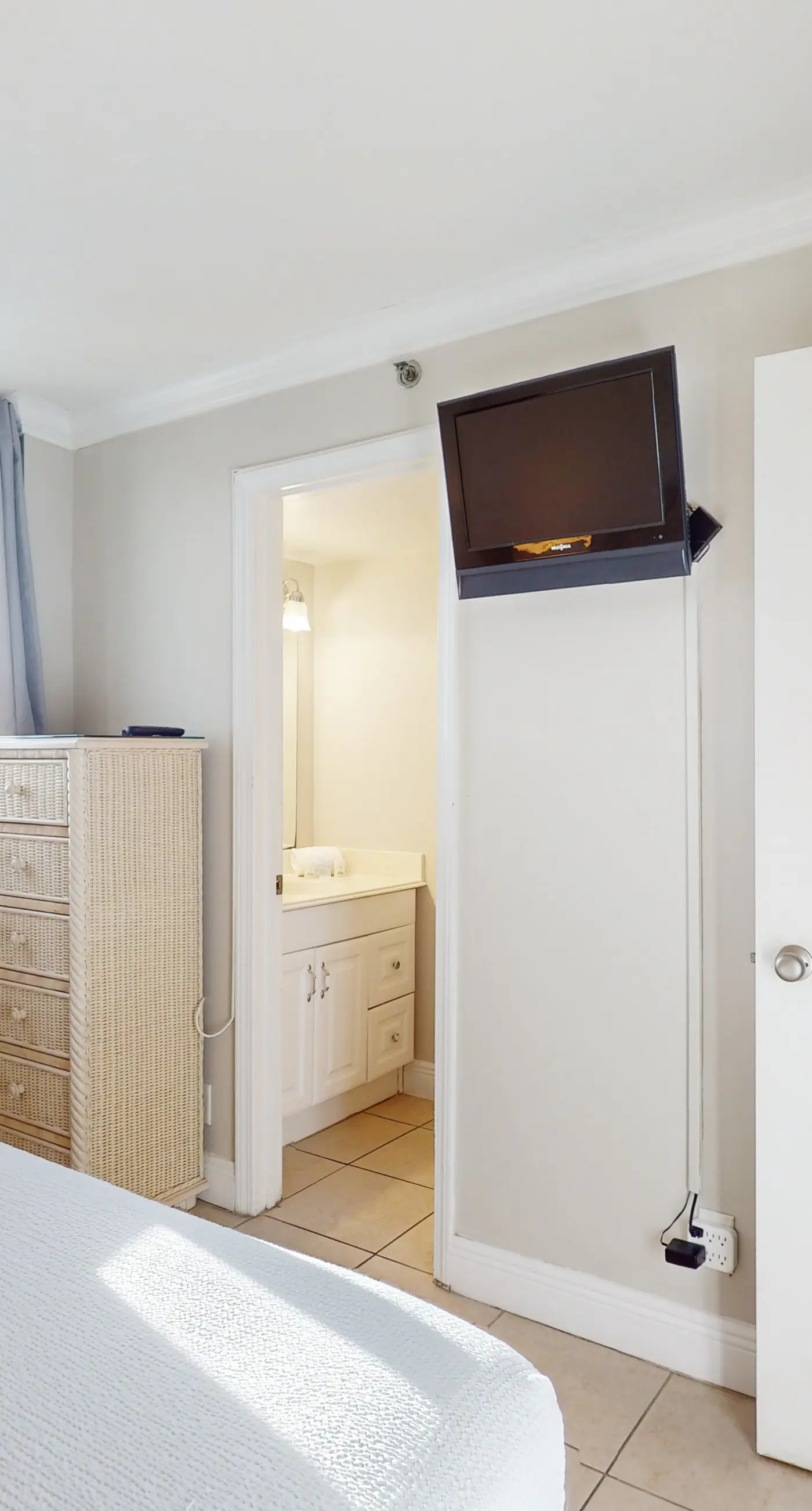 10th-floor, Gulf-front condo with pools, tennis, views, & fast WiFi