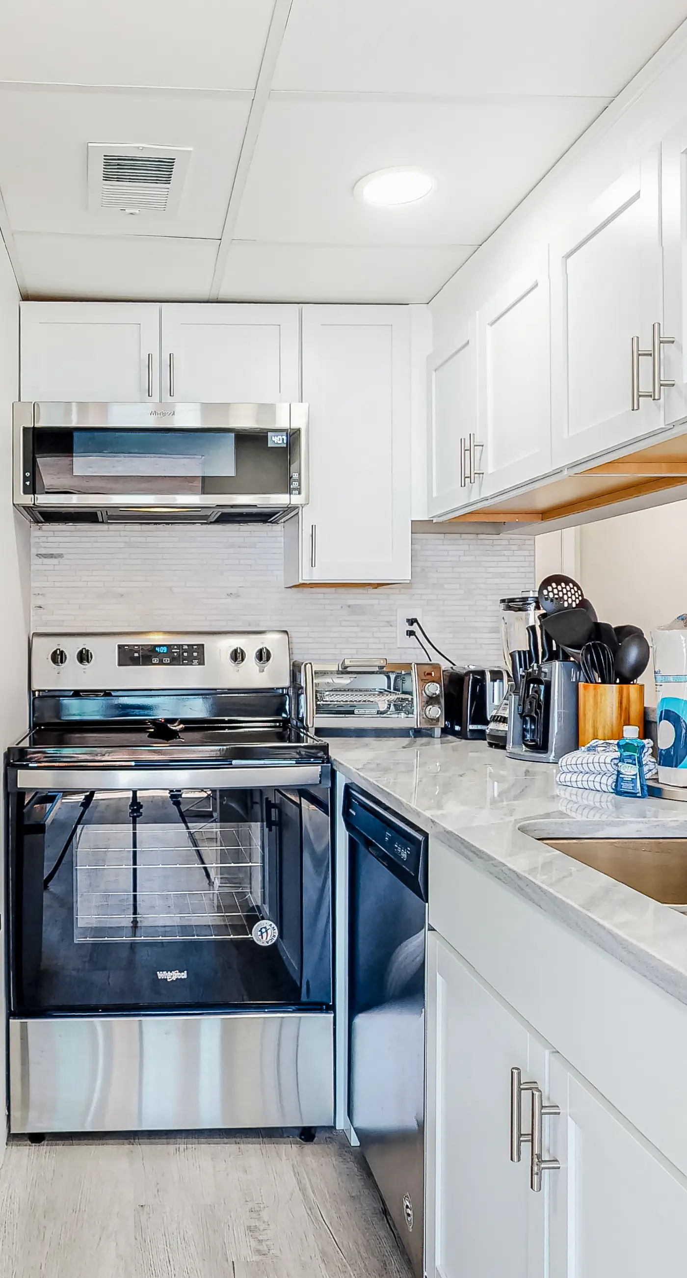 Gulf-front condo with amazing views, WiFi, central AC, pools, & fitness room