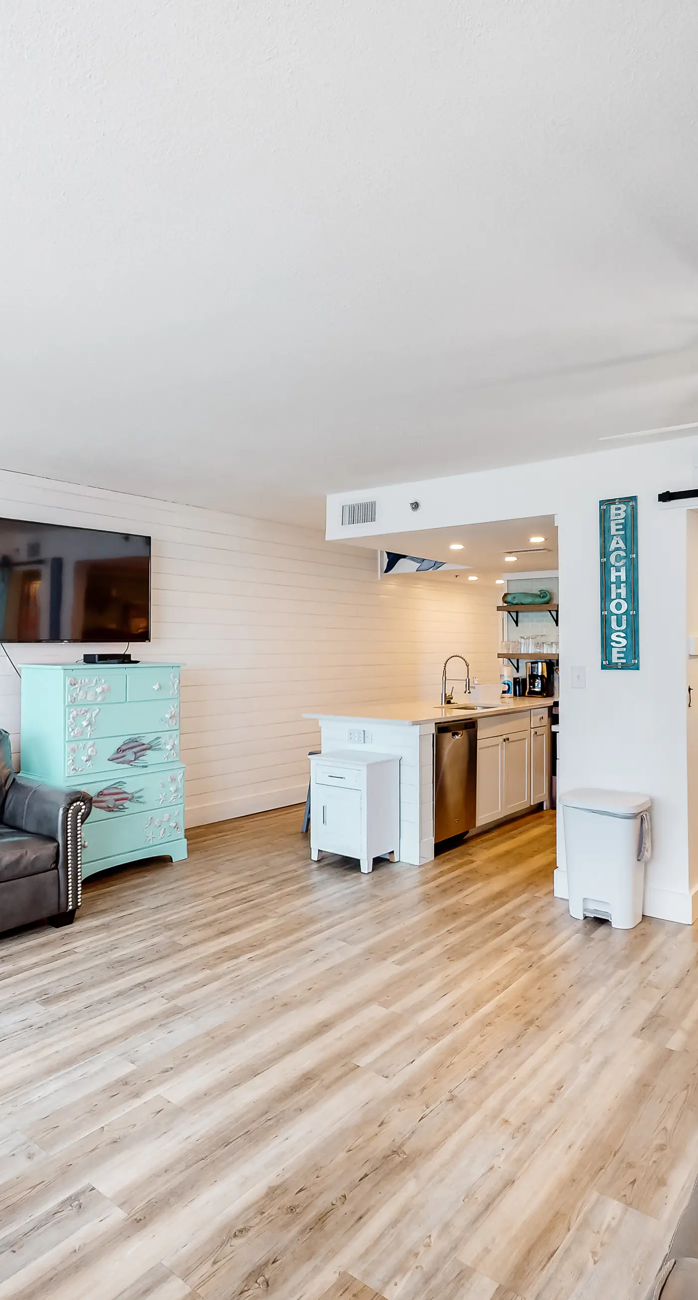 Beachfront condo with a private balcony, three pools, tennis, & picnic area