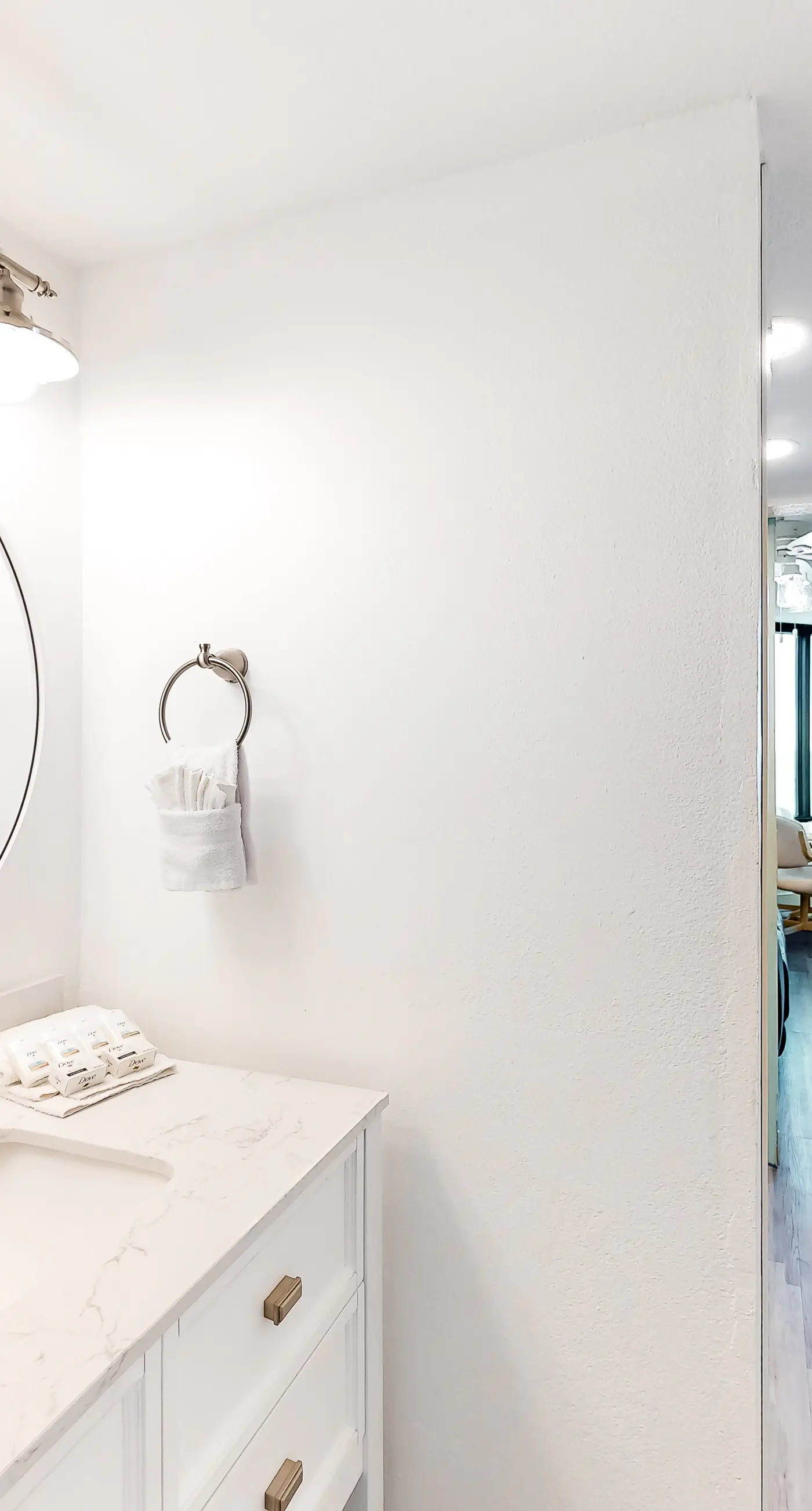 Beachfront condo with a private balcony, three pools, tennis, & picnic area