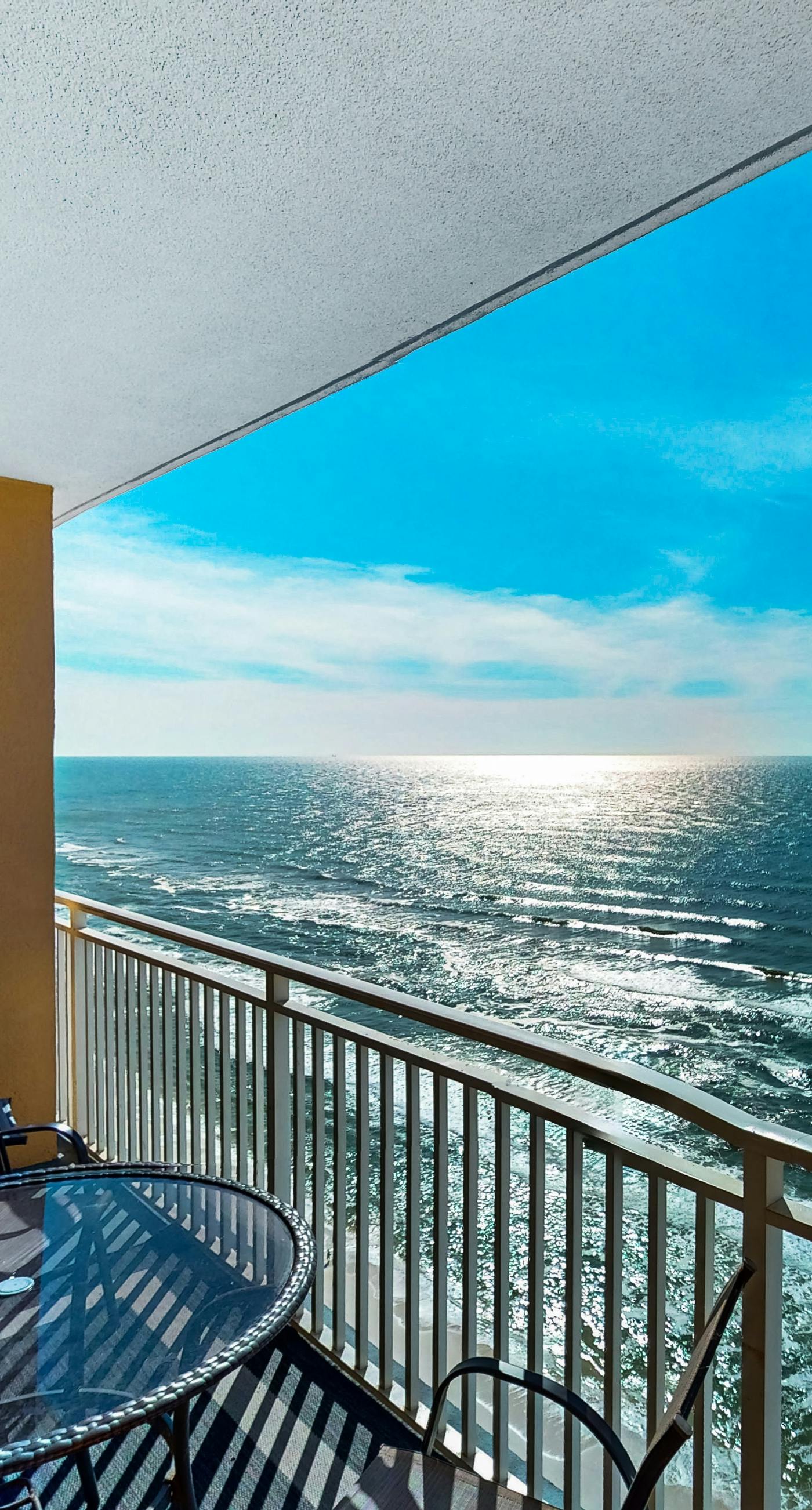 Lovely beachfront resort condo with waterpark, pools, hot tub & beach access