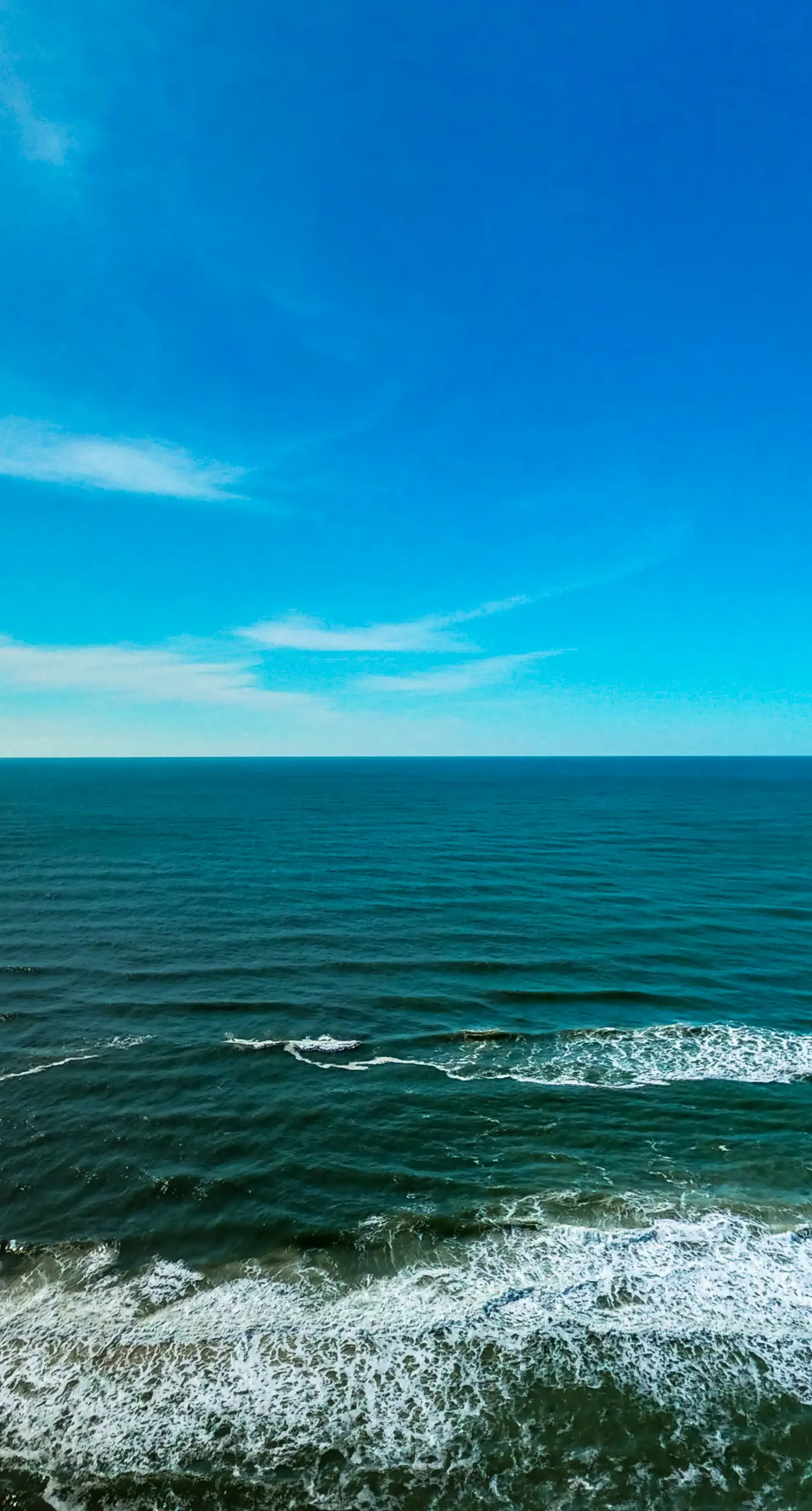 Lovely beachfront resort condo with waterpark, pools, hot tub & beach access