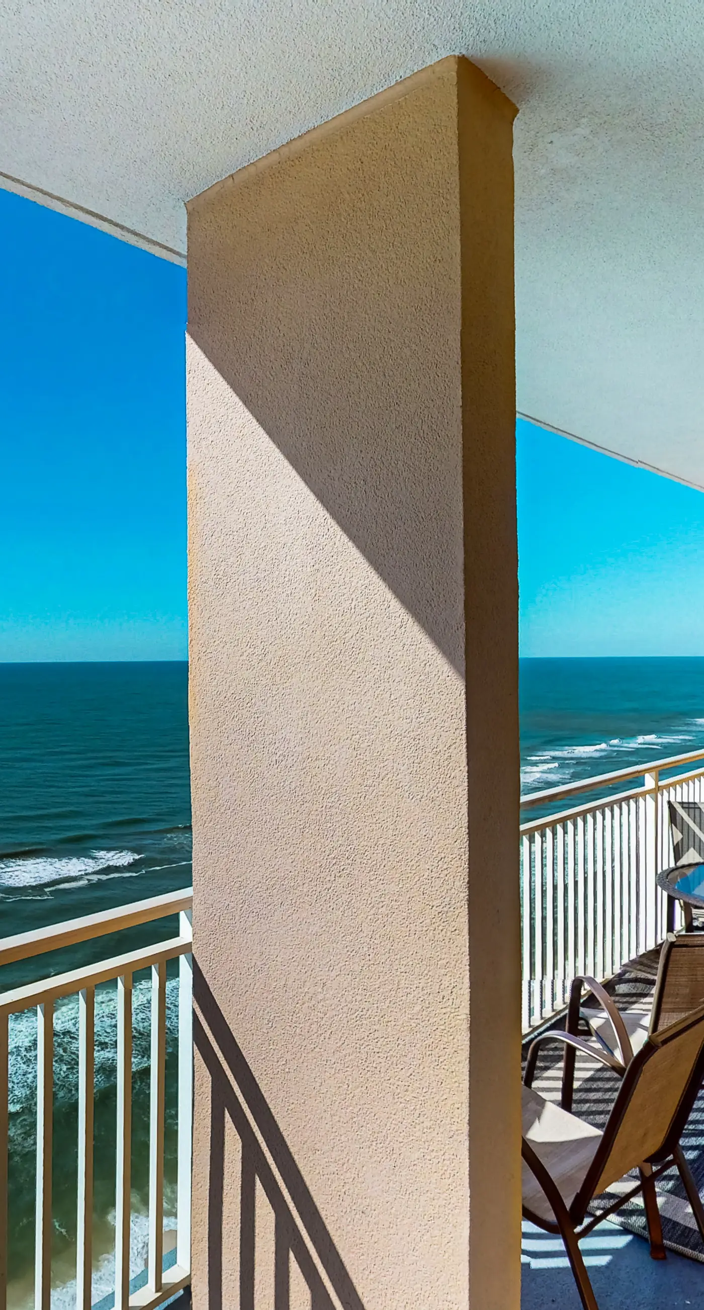 Lovely beachfront resort condo with waterpark, pools, hot tub & beach access