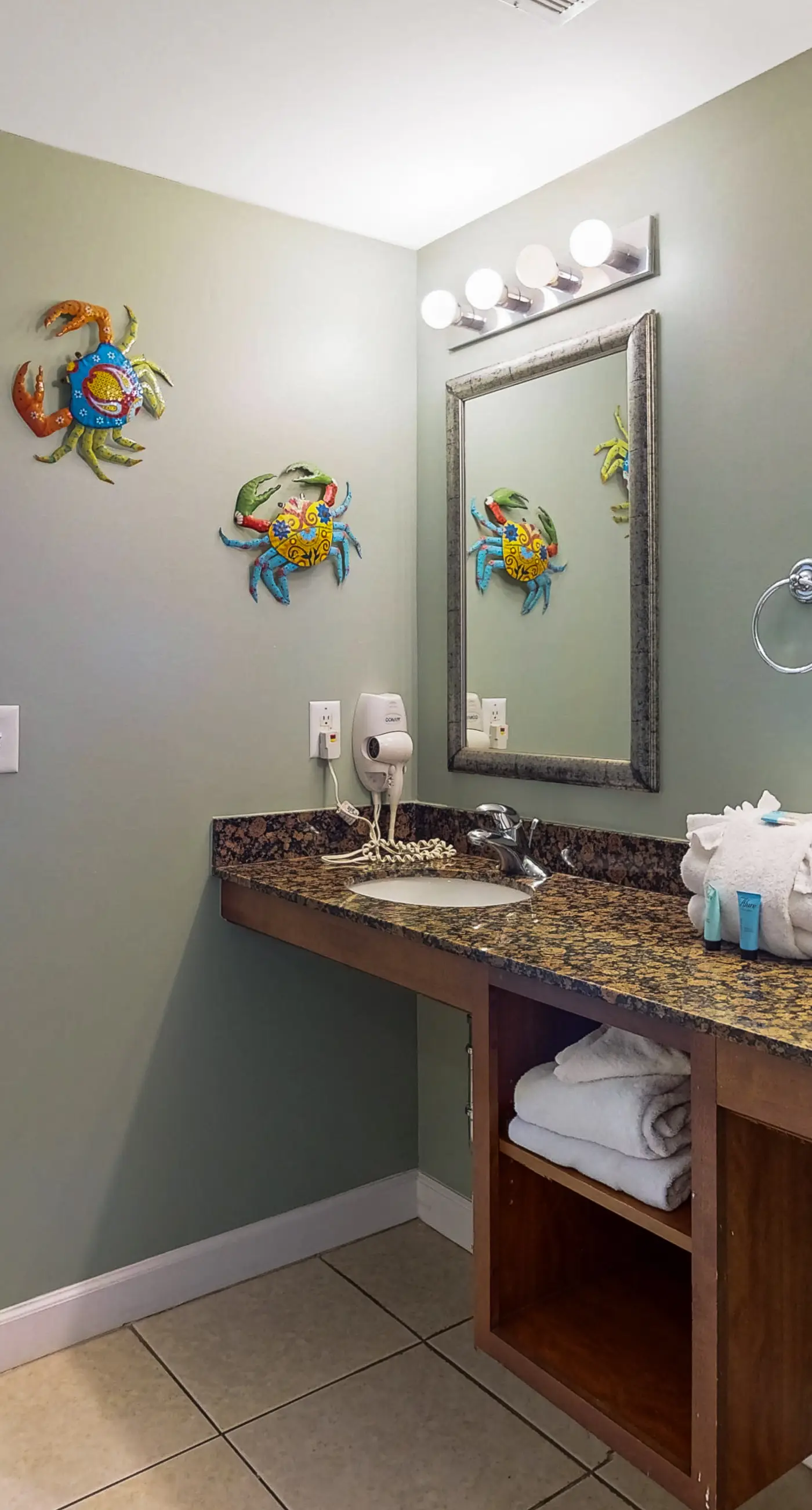 Lovely beachfront resort condo with waterpark, pools, hot tub & beach access