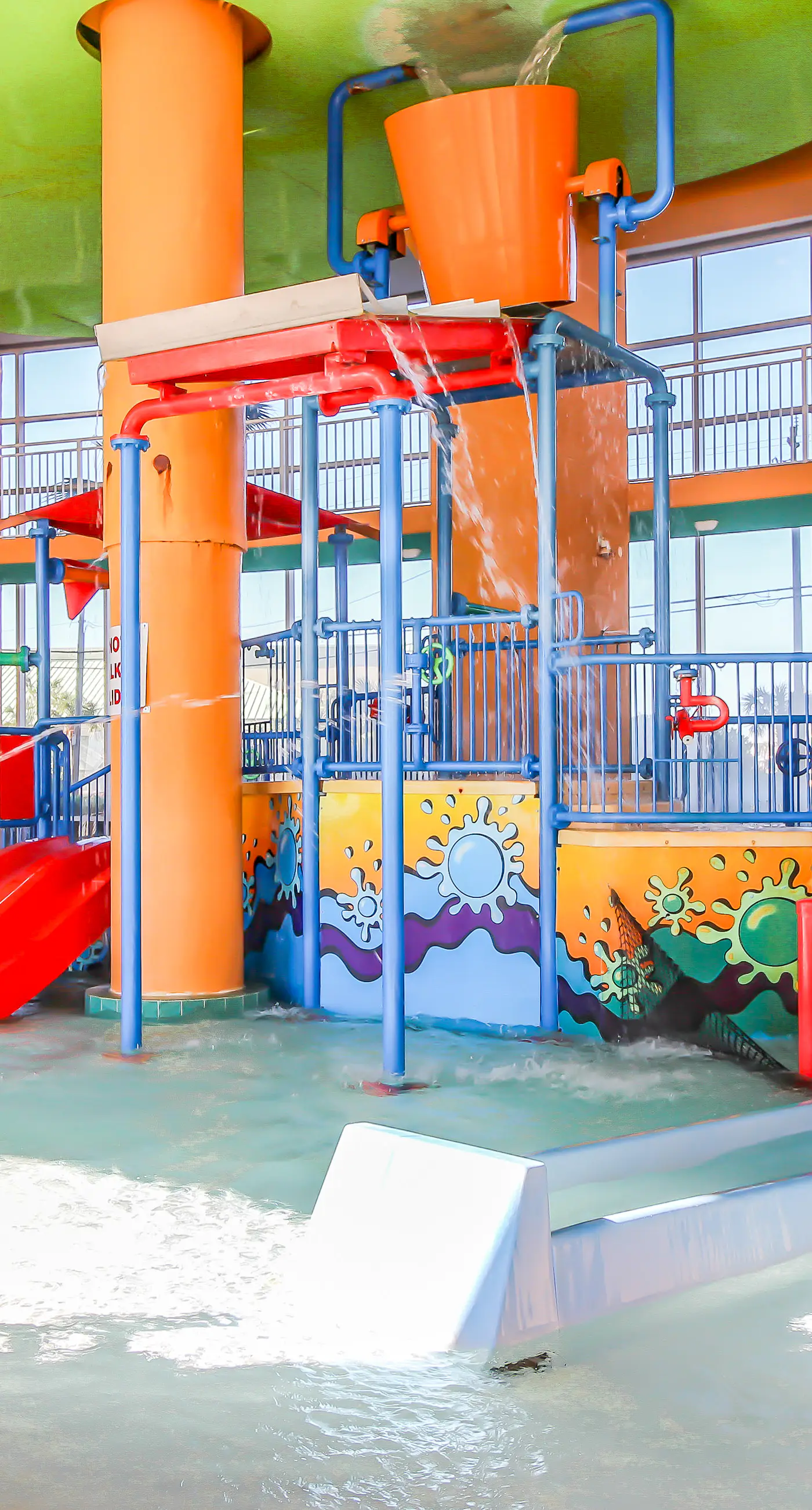 Lovely beachfront resort condo with waterpark, pools, hot tub & beach access