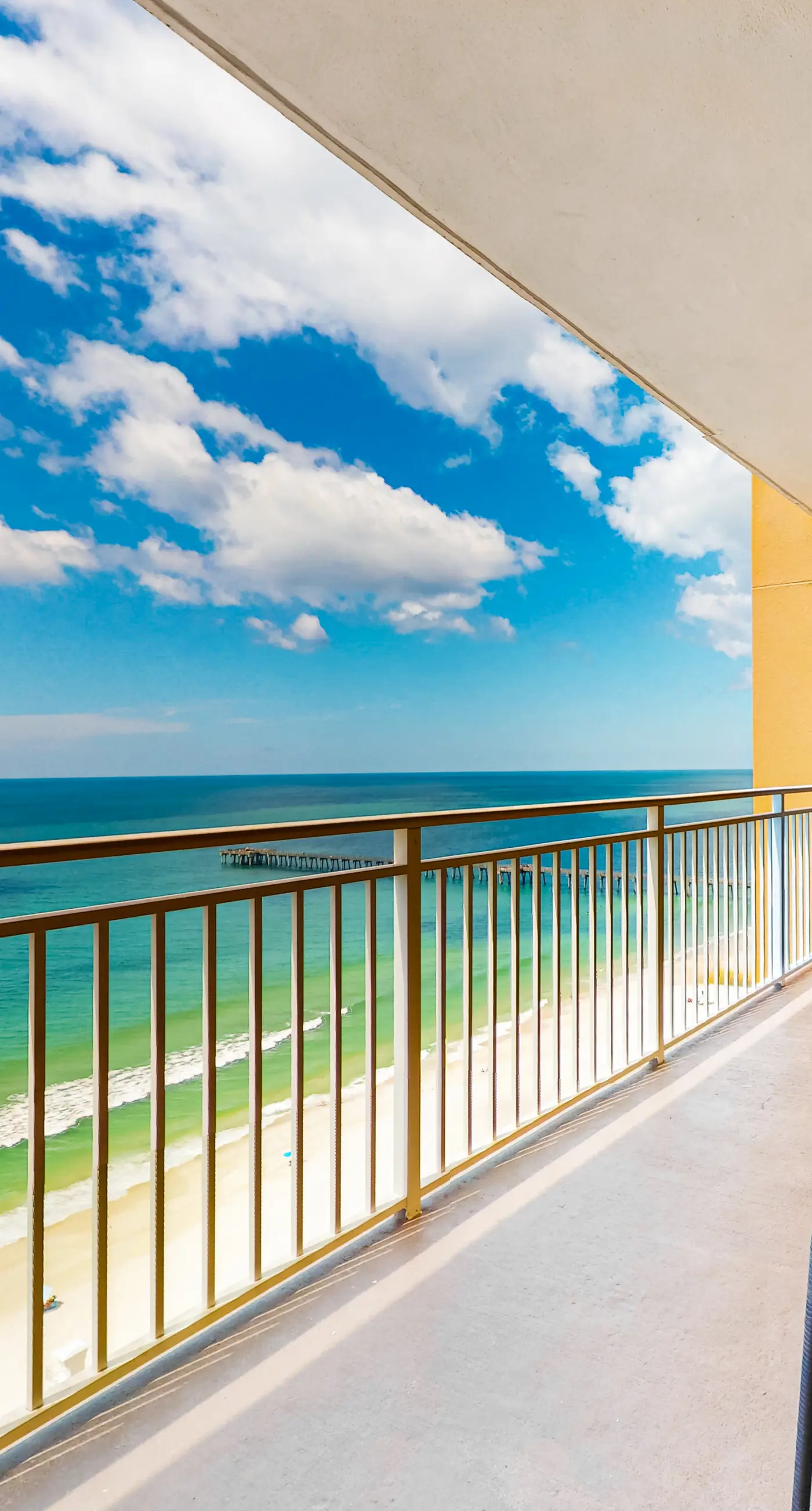 Waterfront condo with grills, pool & fitness center - walk to the beach