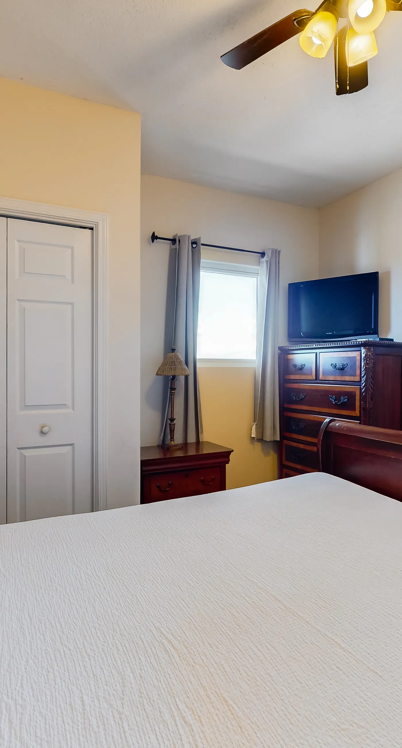 Waterfront condo with grills, pool & fitness center - walk to the beach