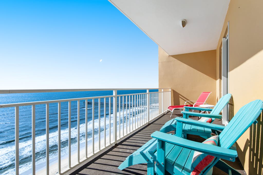 Beachfront condo with amazing balcony views, pool & complimentary beach chairs