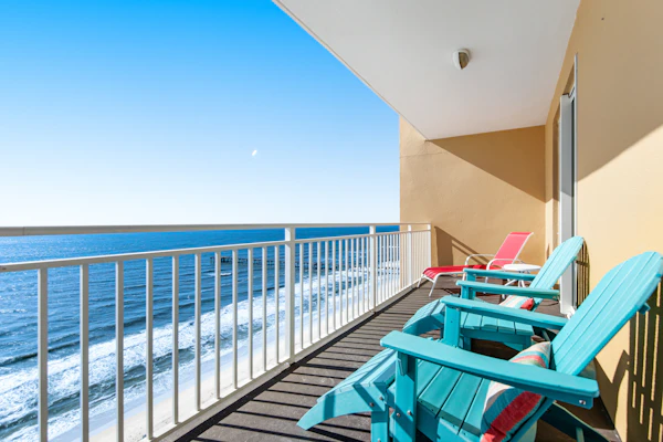 Beachfront condo with amazing balcony views, pool & complimentary beach chairs