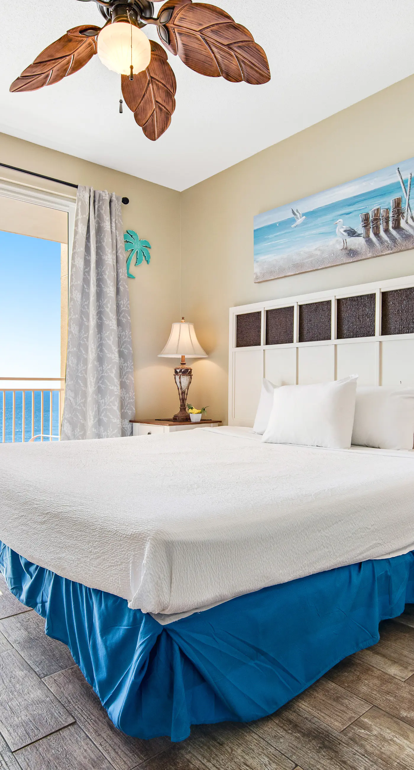 Beachfront condo with amazing balcony views, pool & complimentary beach chairs