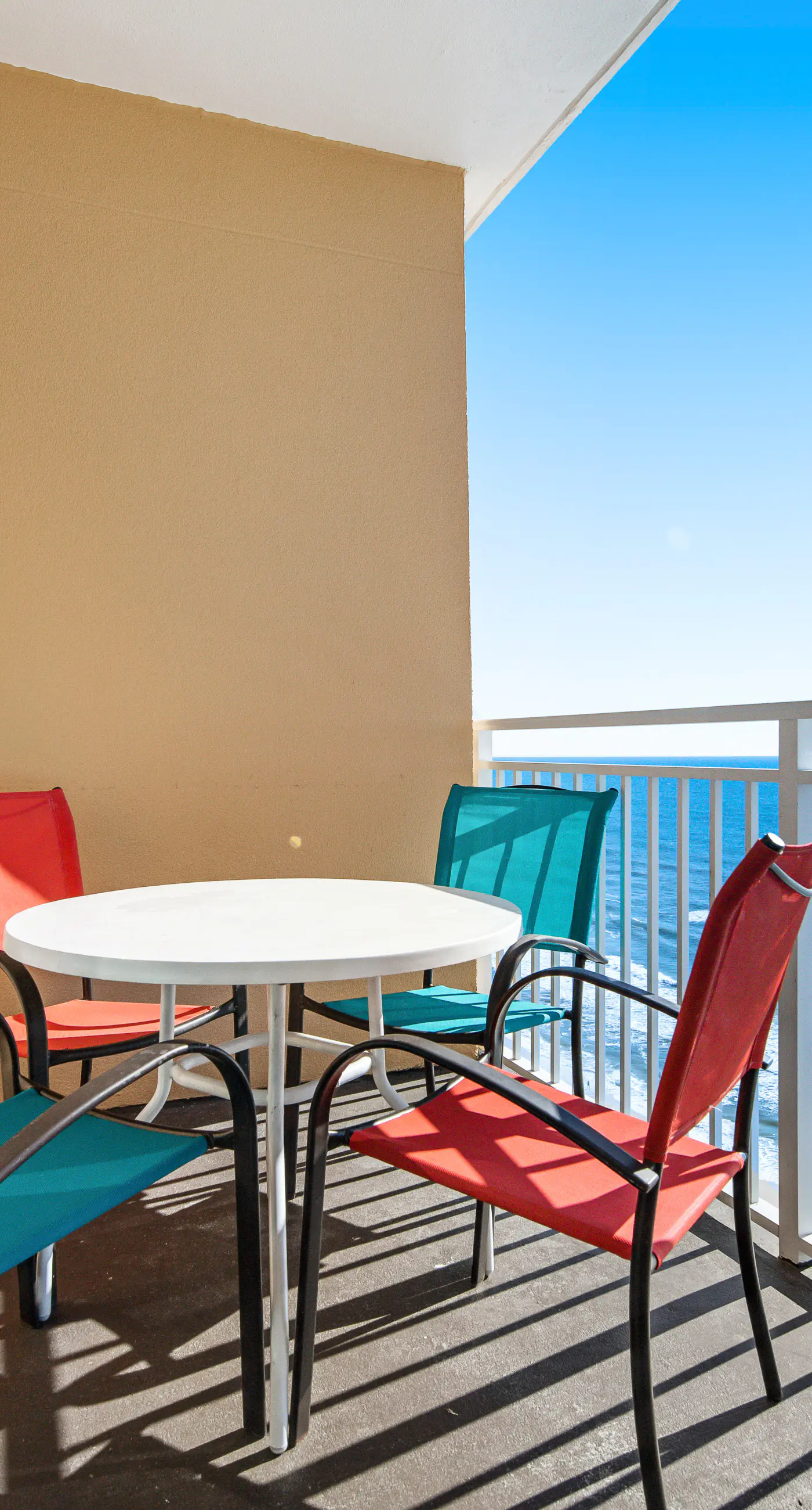 Beachfront condo with amazing balcony views, pool & complimentary beach chairs