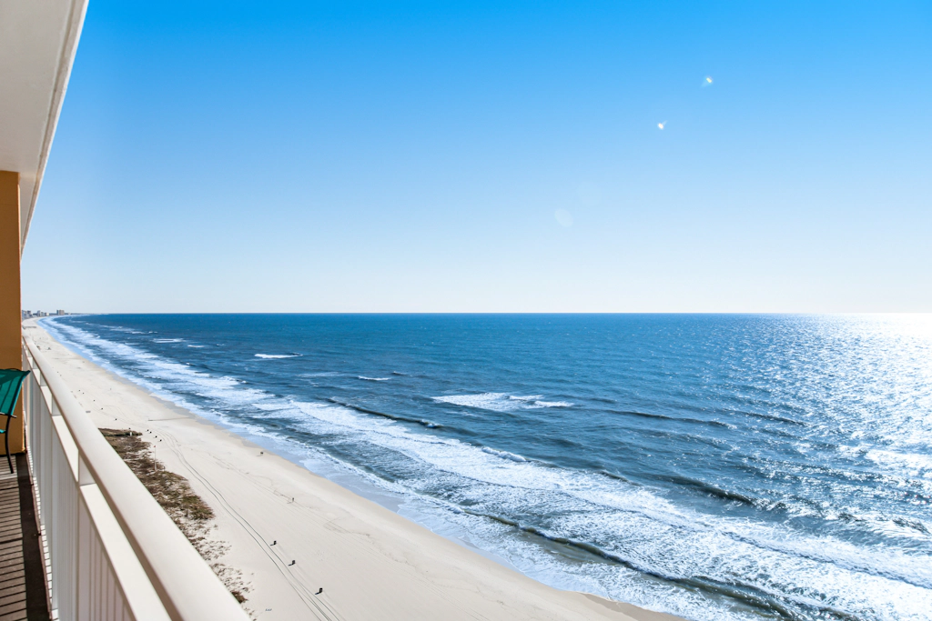 Beachfront condo with amazing balcony views, pool & complimentary beach chairs
