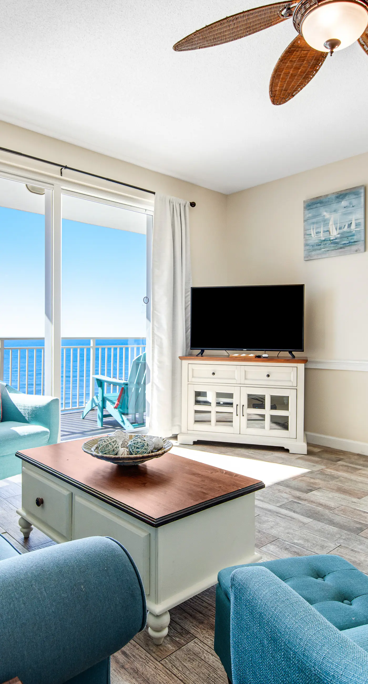 Beachfront condo with amazing balcony views, pool & complimentary beach chairs