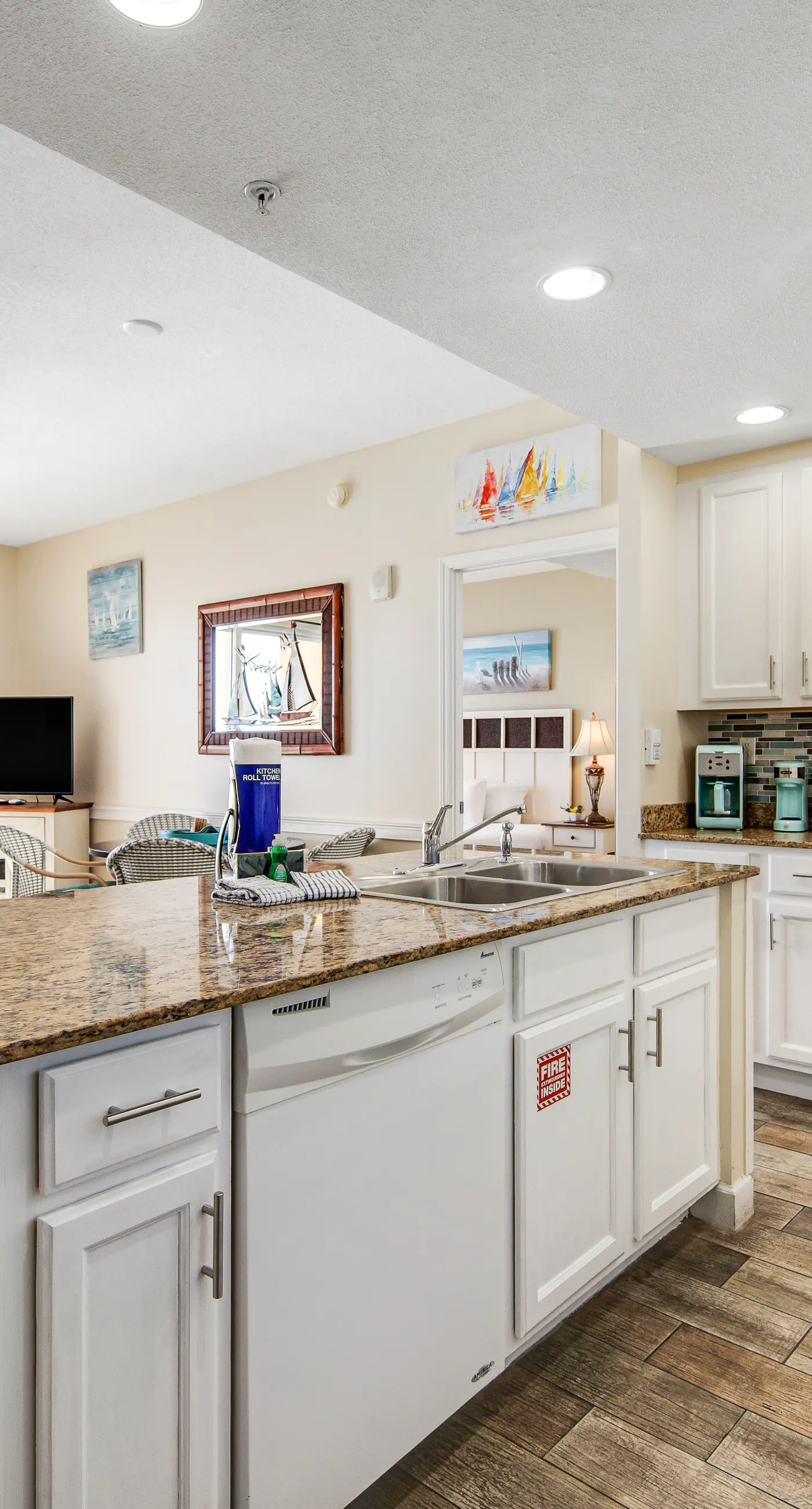 Beachfront condo with amazing balcony views, pool & complimentary beach chairs