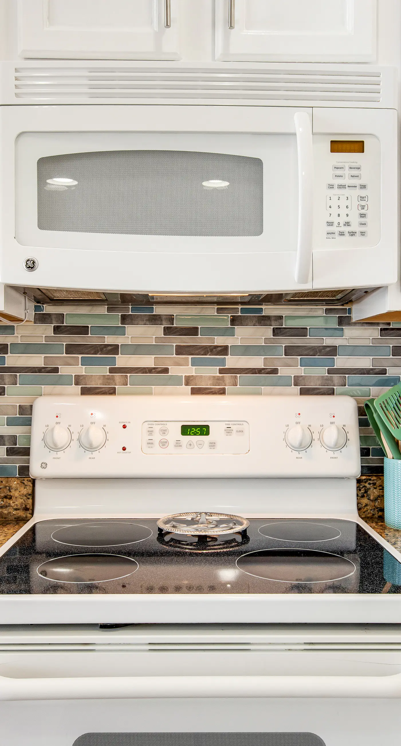 Beachfront condo with amazing balcony views, pool & complimentary beach chairs
