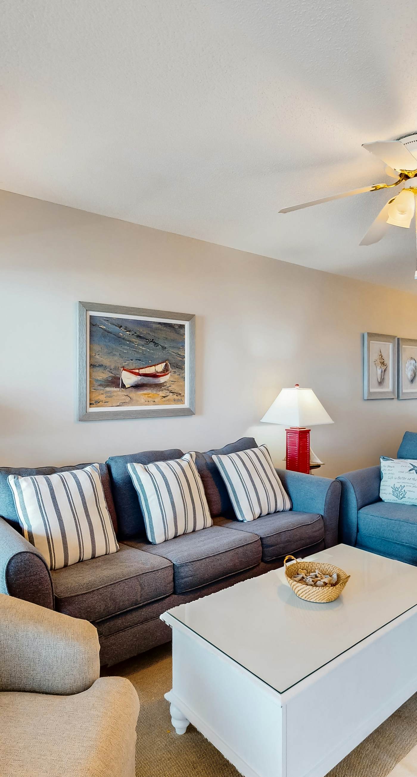 Gulf-facing getaway on the beach w/ balcony view & shared pool