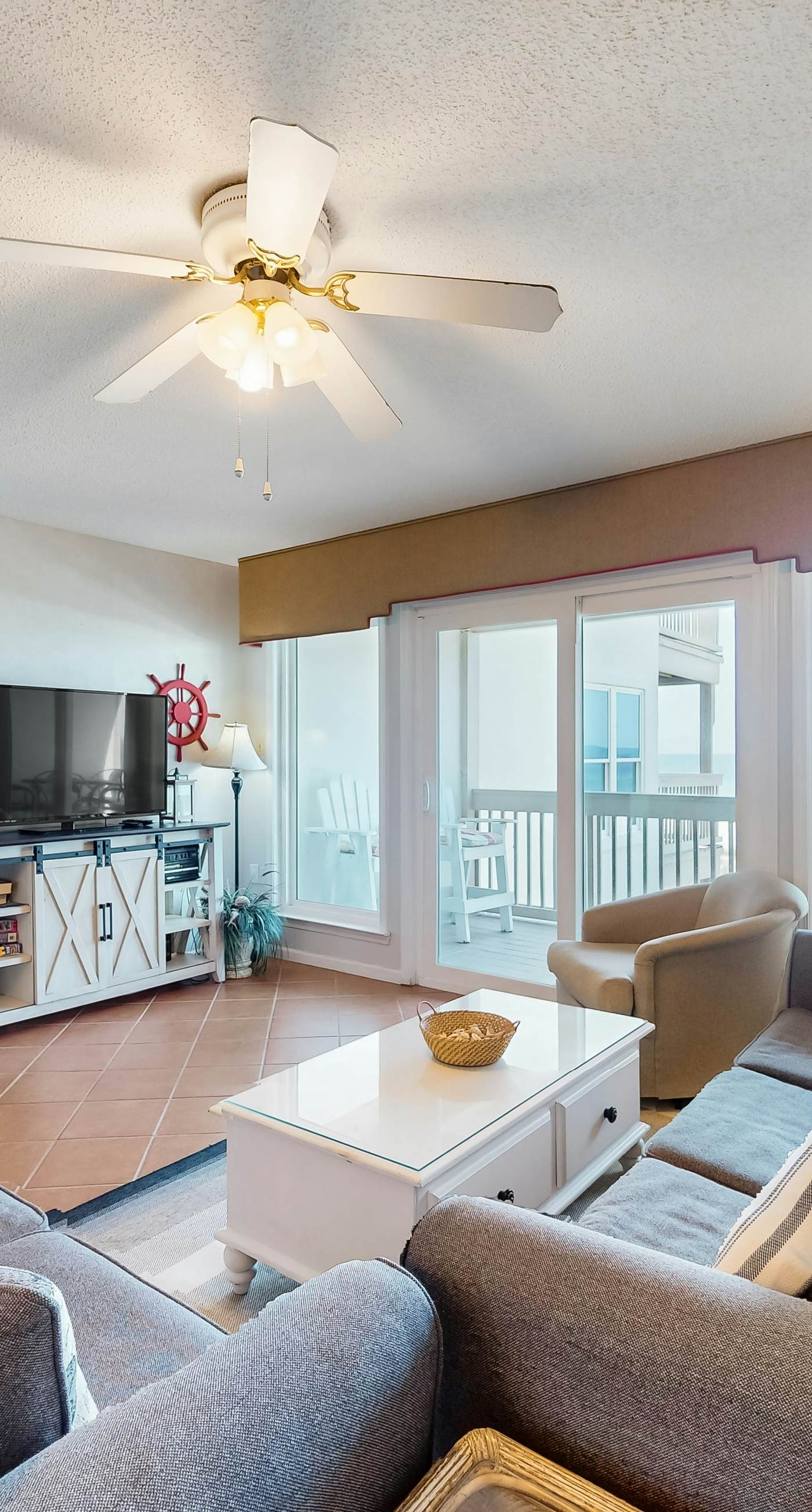 Gulf-facing getaway on the beach w/ balcony view & shared pool