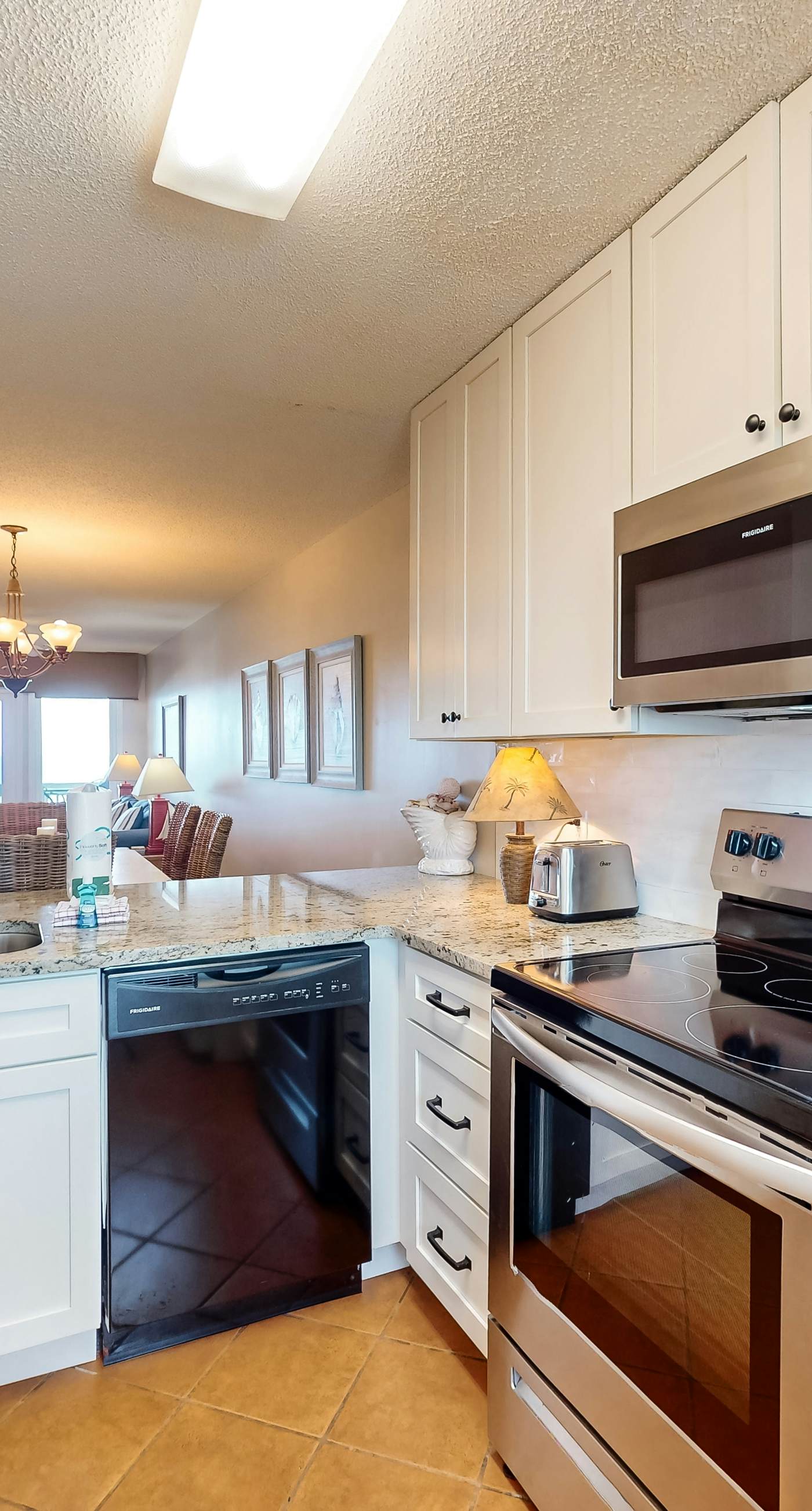 Gulf-facing getaway on the beach w/ balcony view & shared pool