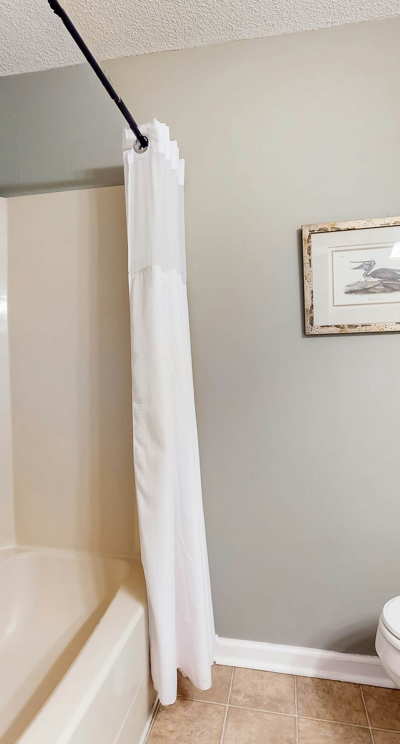 Gulf-facing getaway on the beach w/ balcony view & shared pool