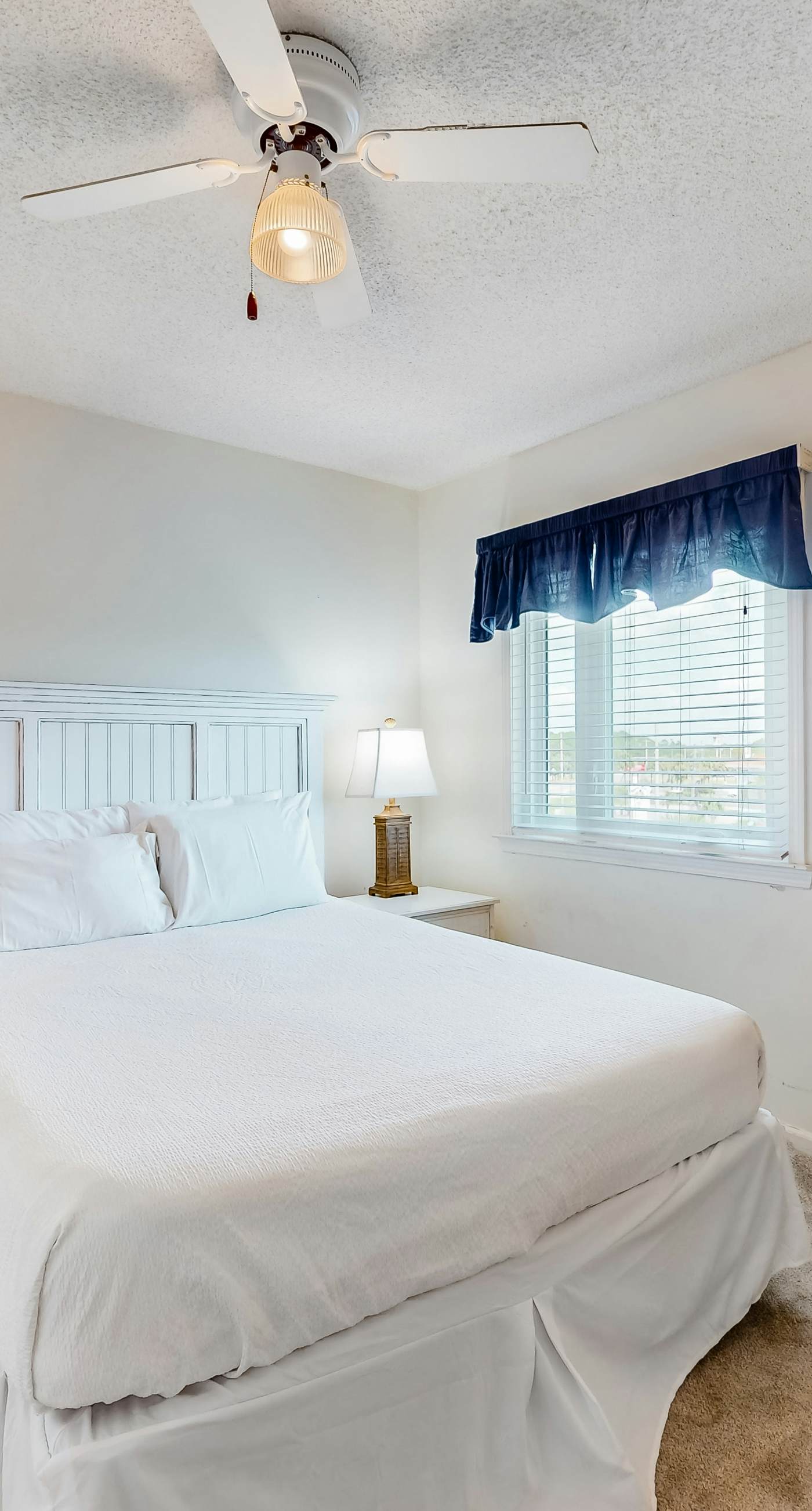 Gulf-facing getaway on the beach w/ balcony view & shared pool