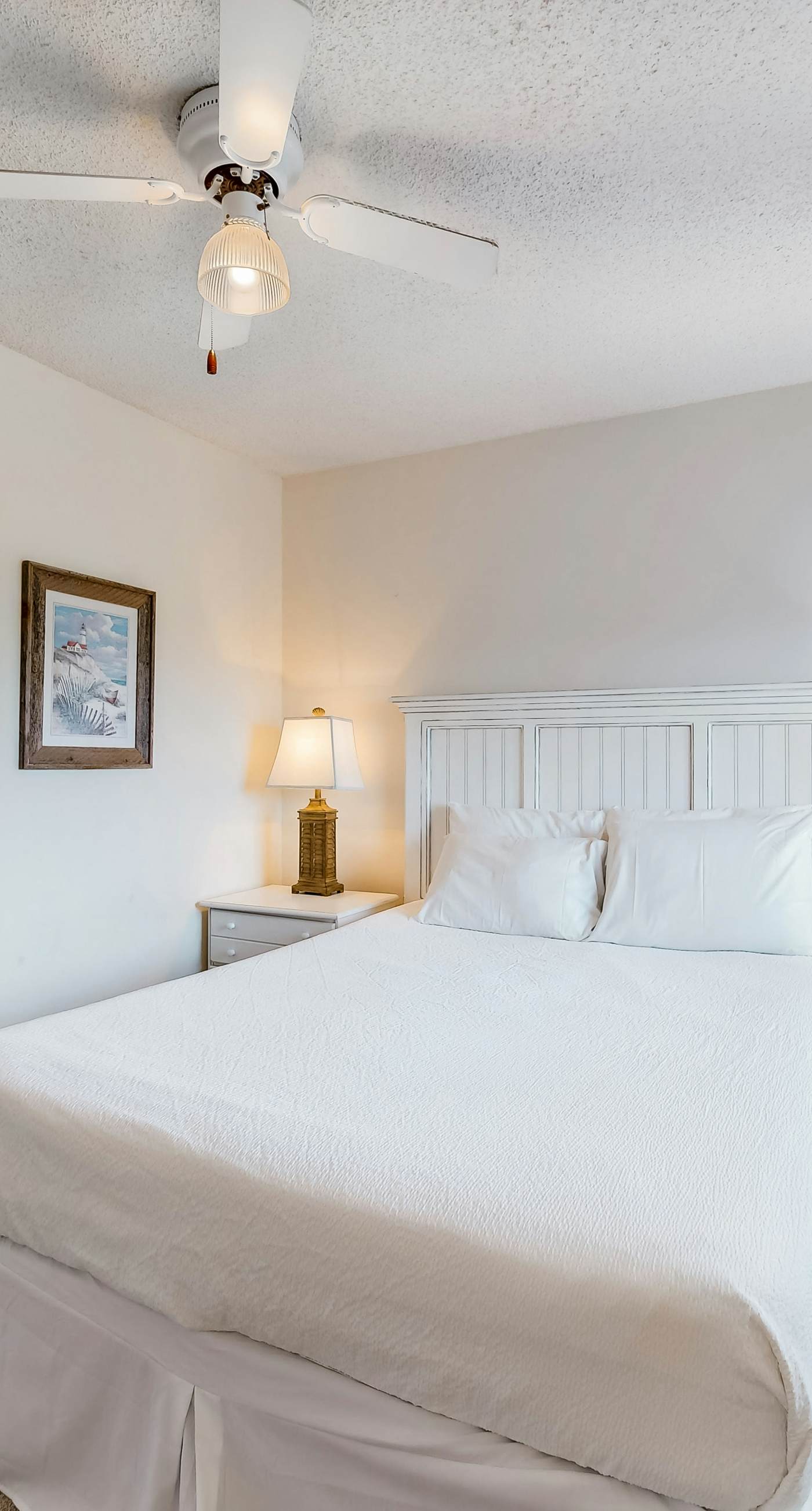 Gulf-facing getaway on the beach w/ balcony view & shared pool