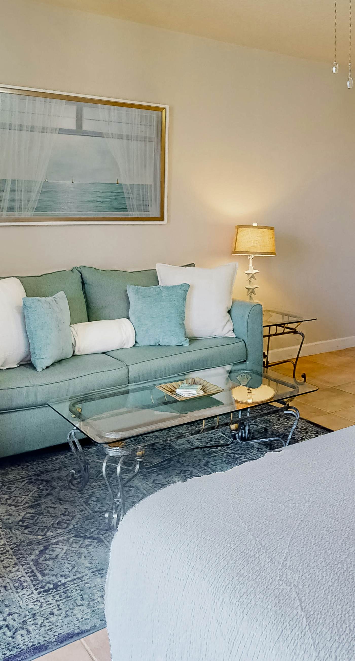 Ocean-view studio with well-equipped kitchen, Washer/Dryer, pool, hot tub, & gym