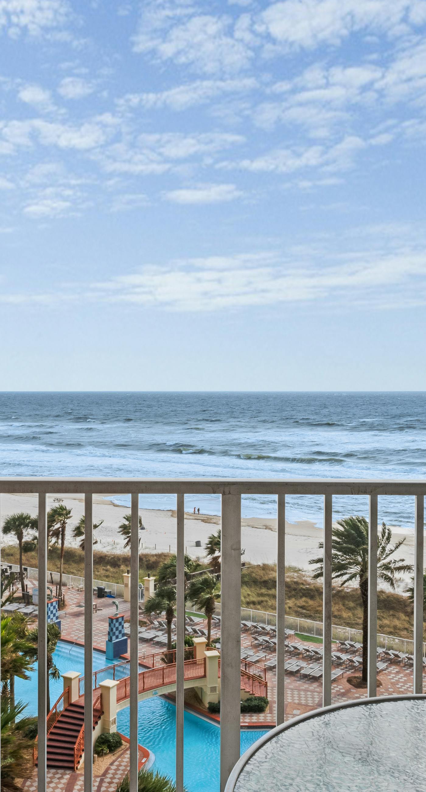 Sunny condo with Gulf views & pool & hot tub - great location near beach