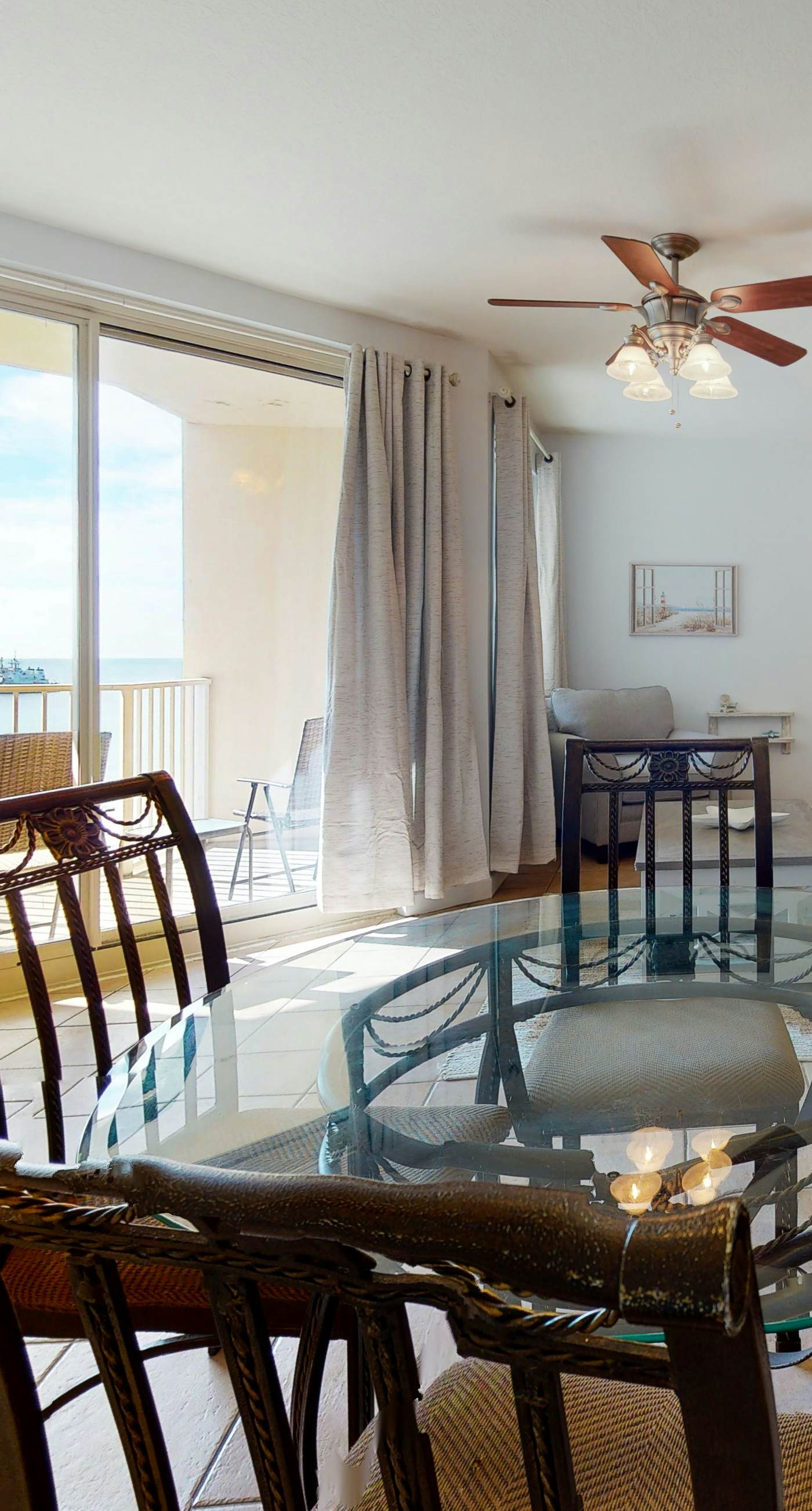 Sunny condo with Gulf views & pool & hot tub - great location near beach