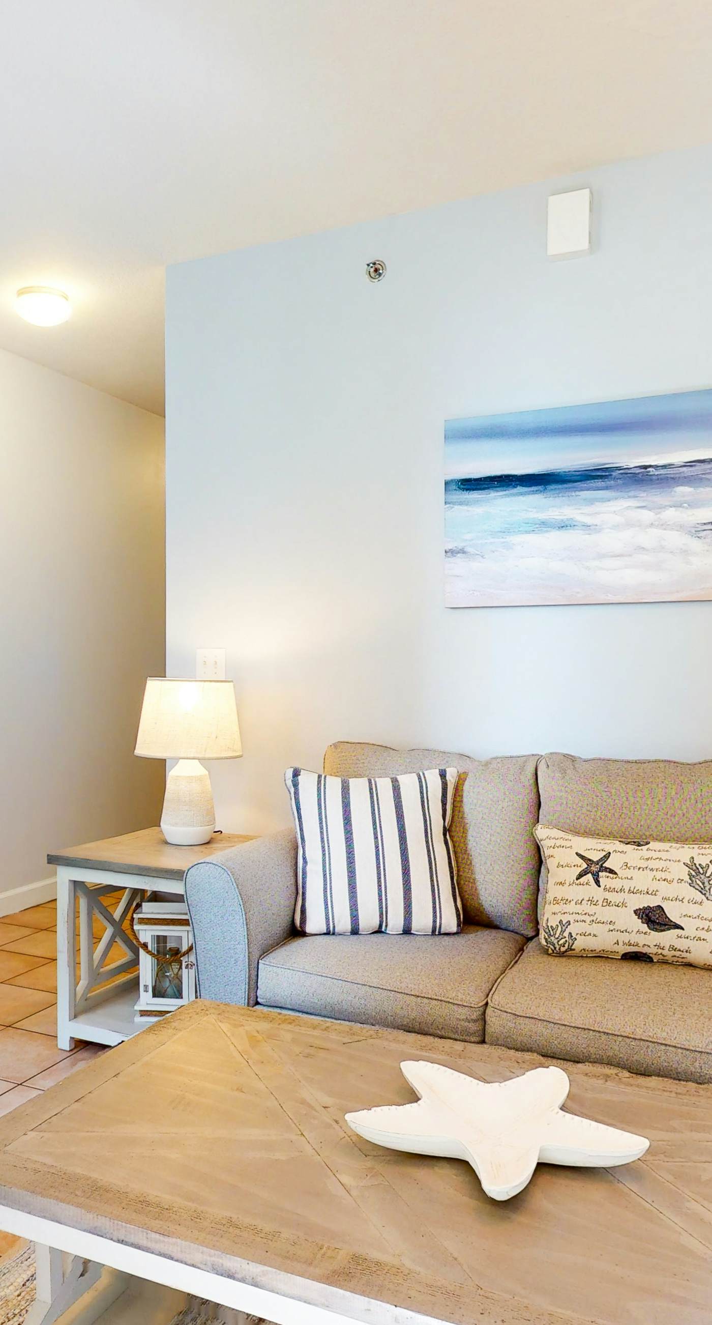 Sunny condo with Gulf views & pool & hot tub - great location near beach