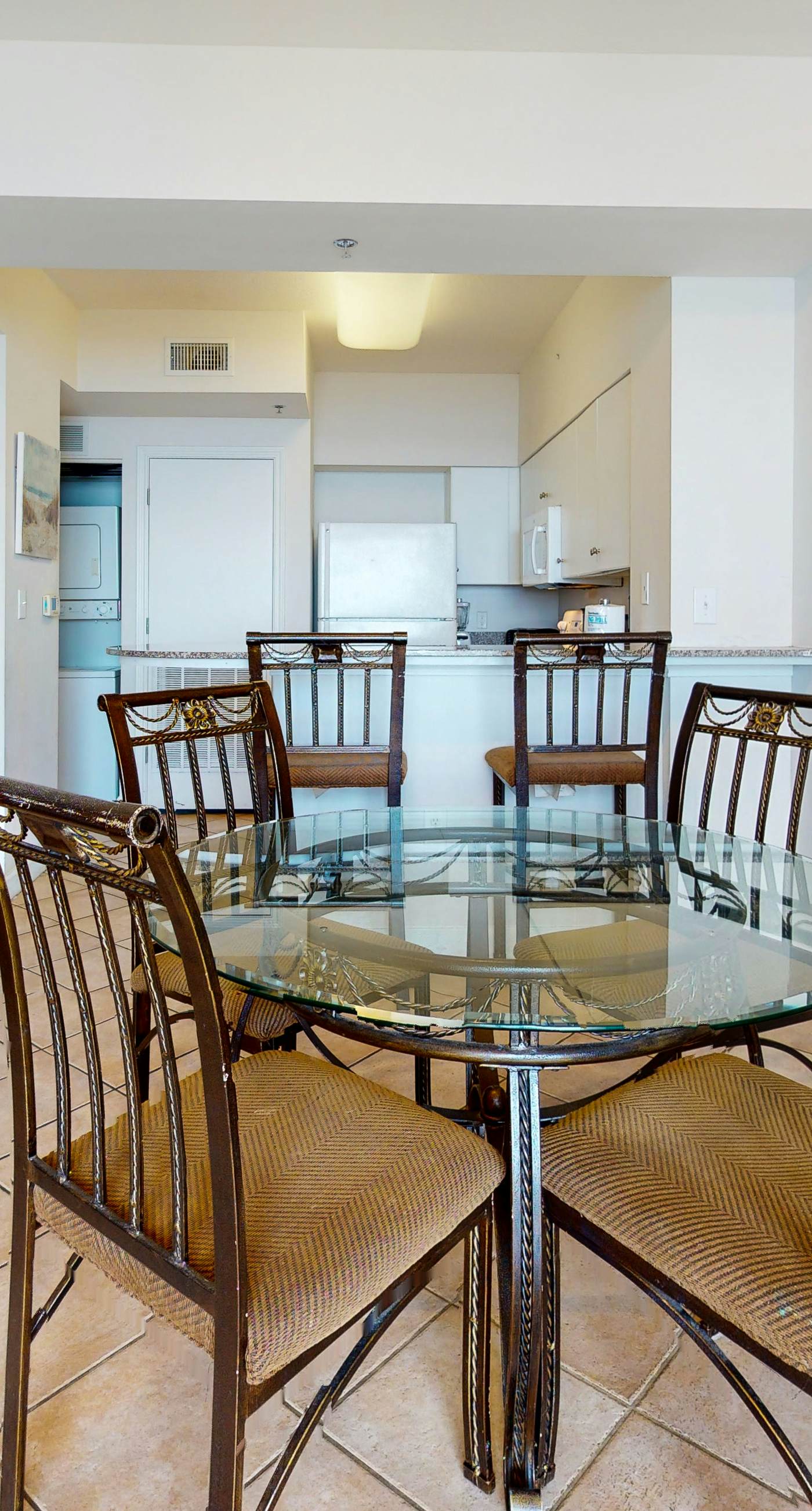 Sunny condo with Gulf views & pool & hot tub - great location near beach