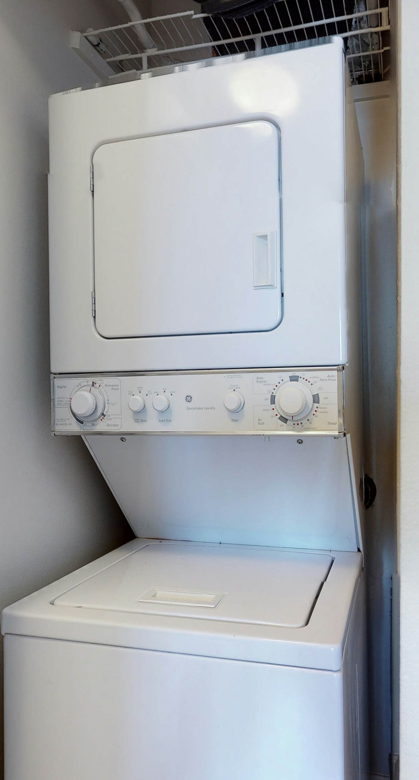 Sunny condo with Gulf views & pool & hot tub - great location near beach