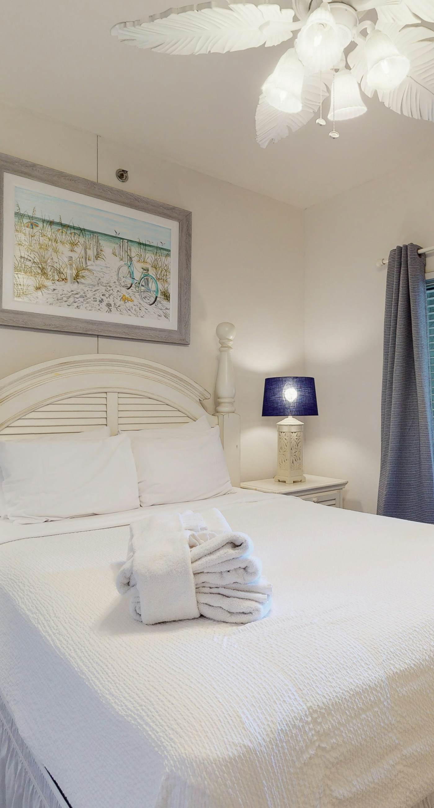 Sunny condo with Gulf views & pool & hot tub - great location near beach