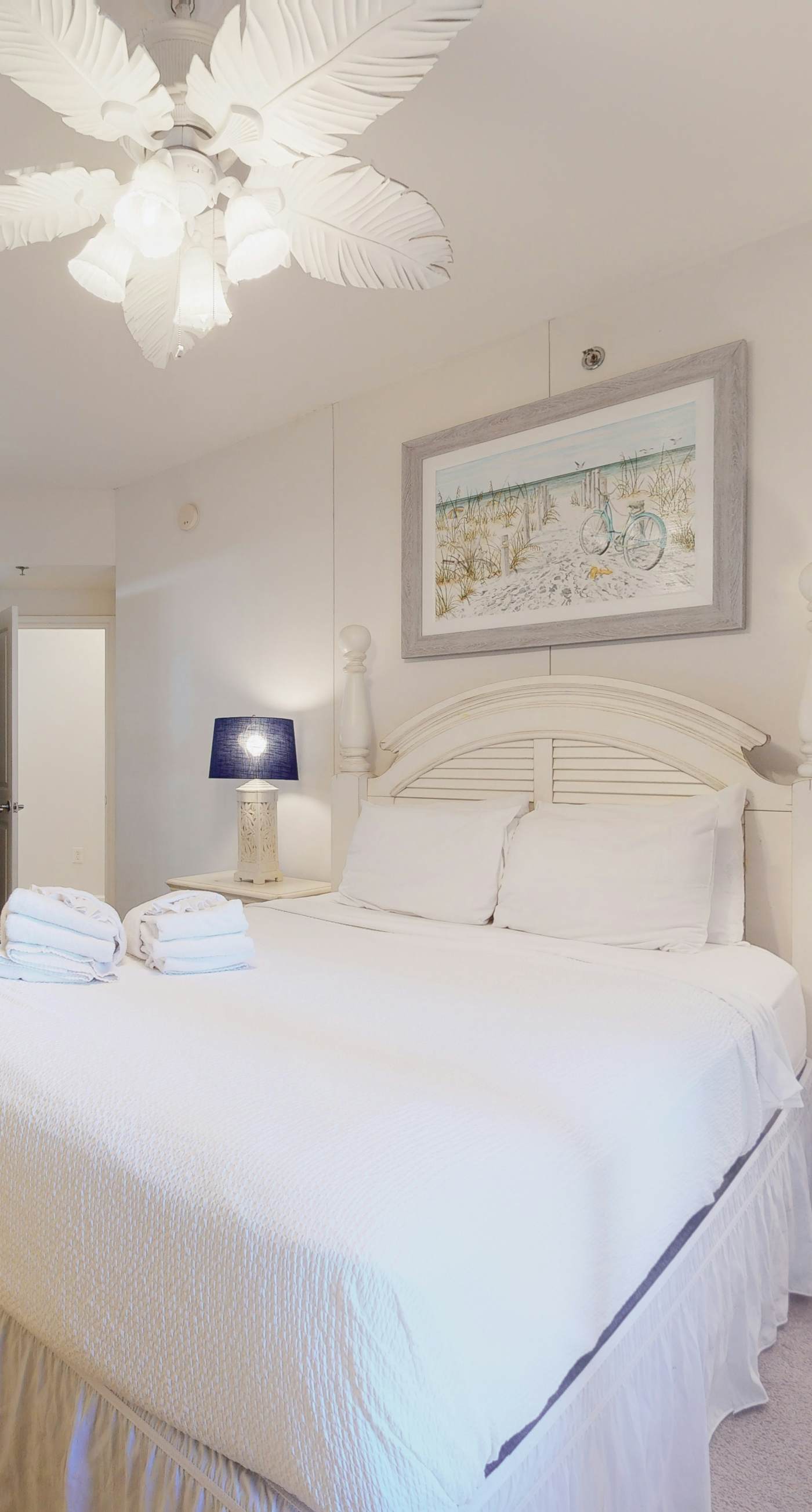 Sunny condo with Gulf views & pool & hot tub - great location near beach