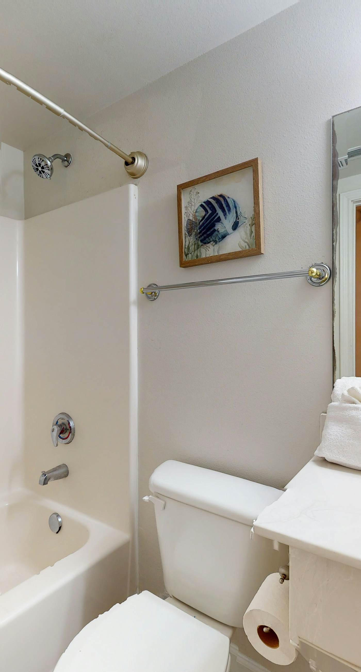 Sunny condo with Gulf views & pool & hot tub - great location near beach