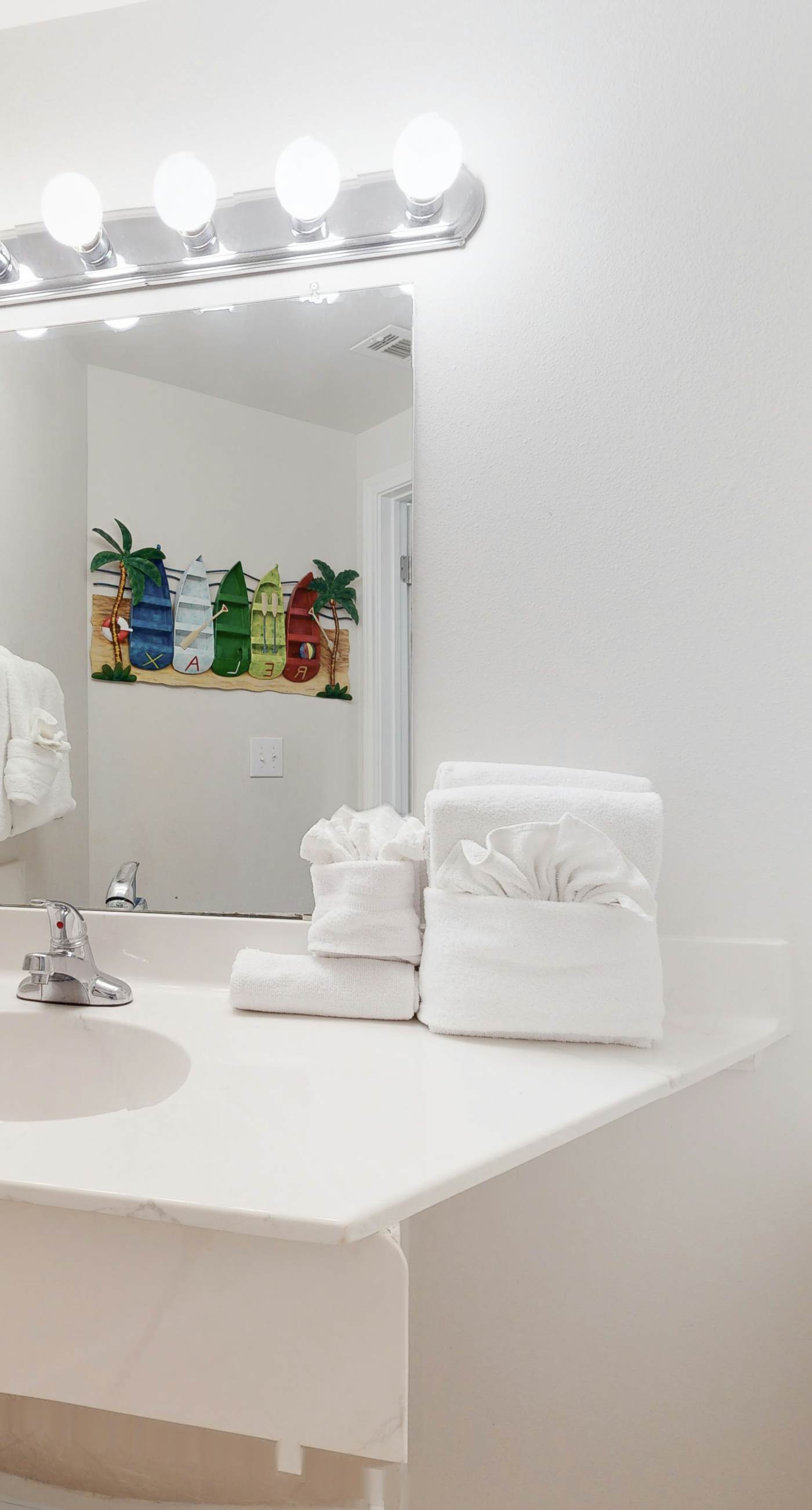 Sunny condo with Gulf views & pool & hot tub - great location near beach