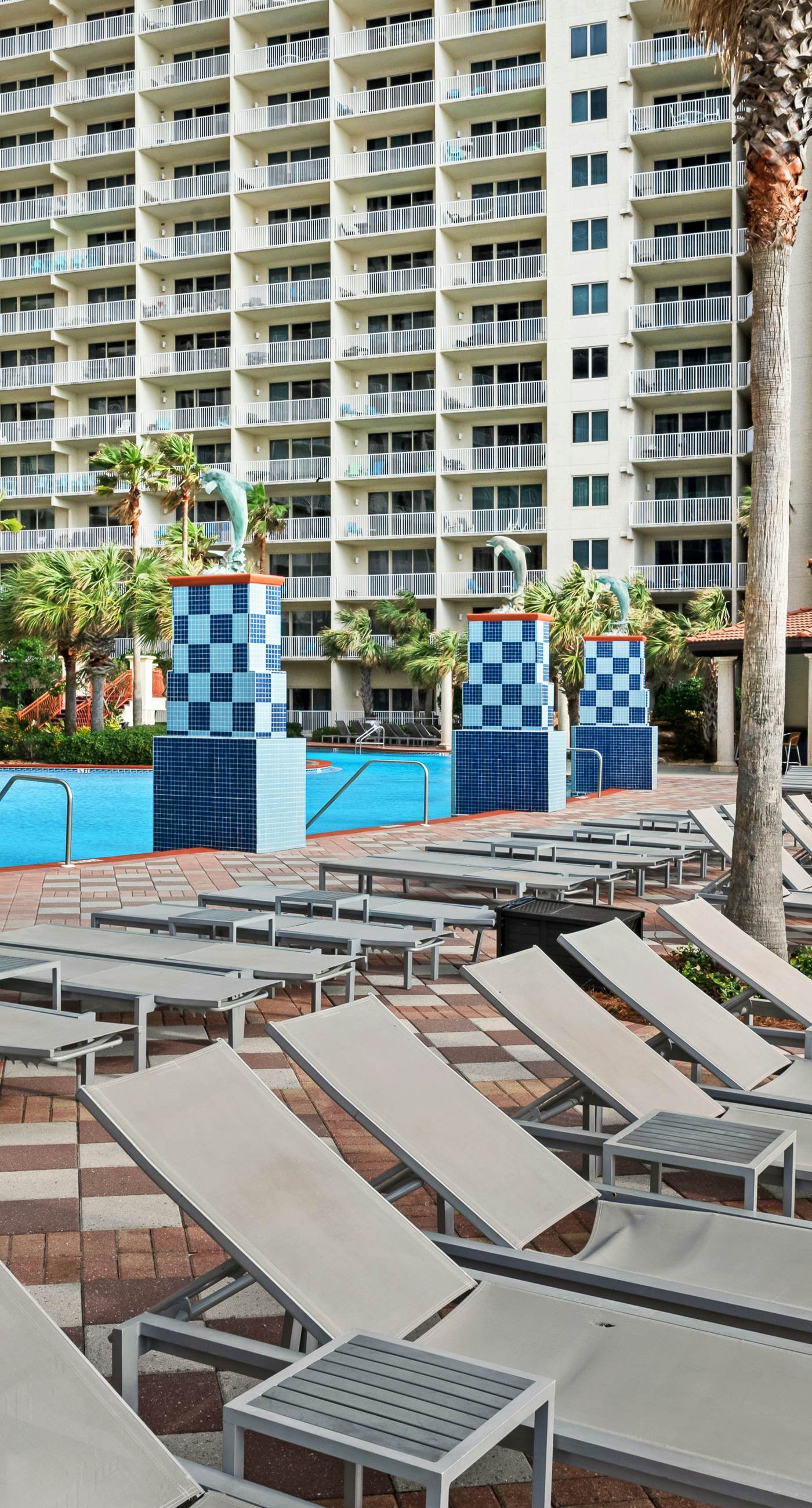 Sunny condo with Gulf views & pool & hot tub - great location near beach