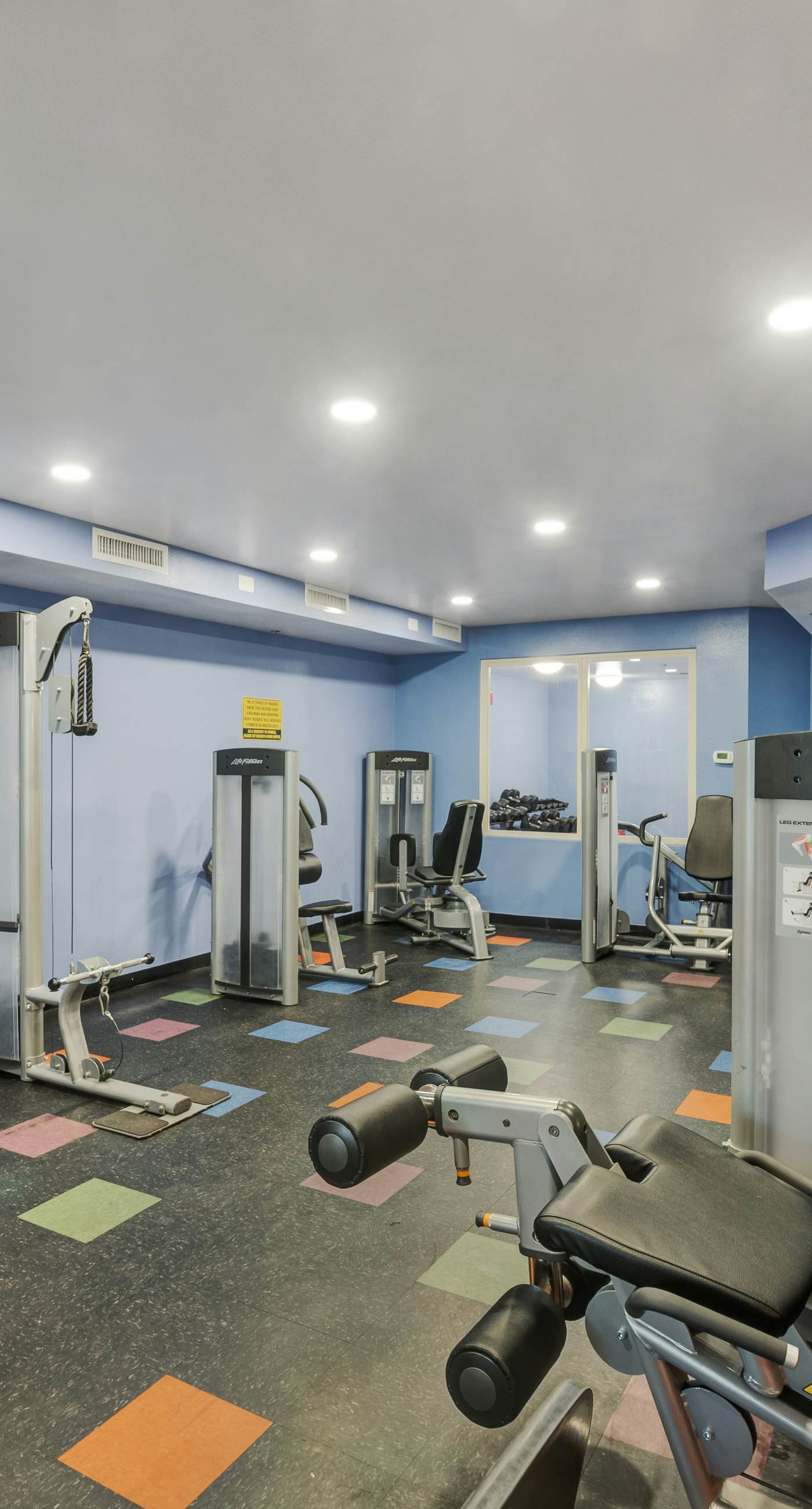 Sunny condo with Gulf views & pool & hot tub - great location near beach