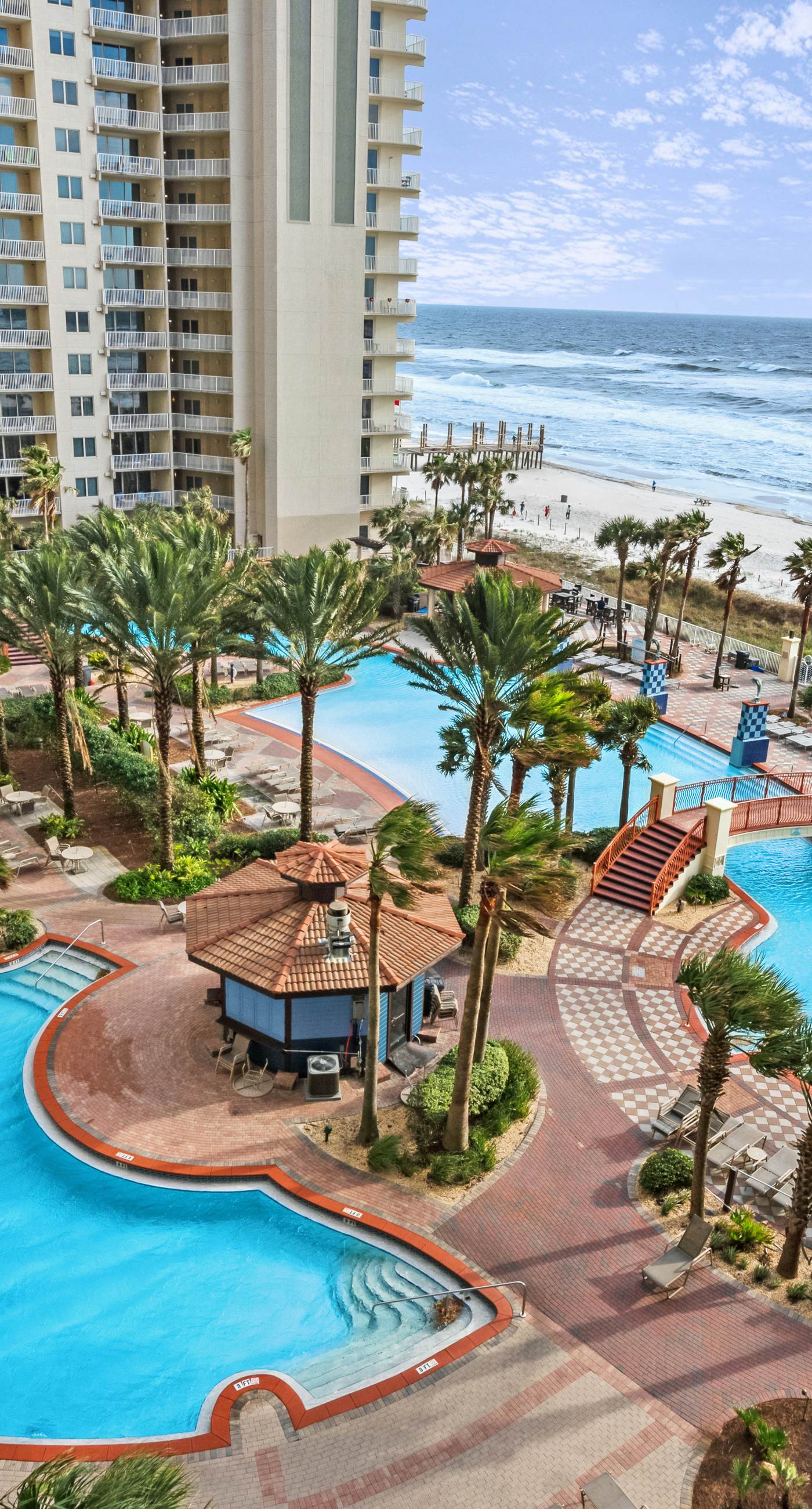 Sunny condo with Gulf views & pool & hot tub - great location near beach