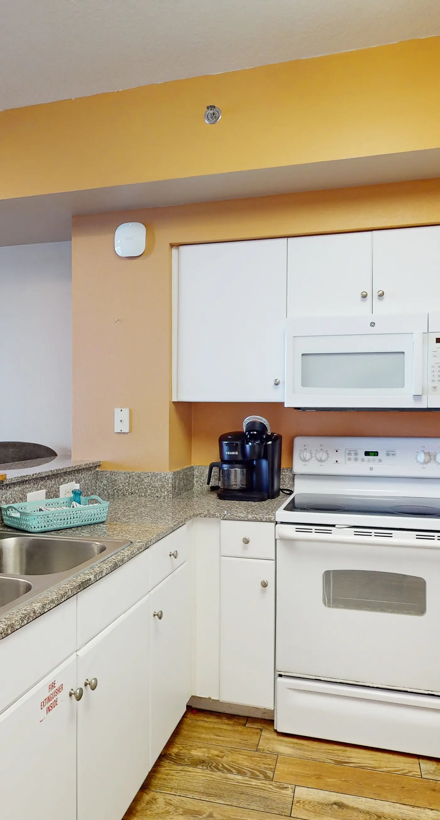 Tasteful oceanfront condo with beach, pool, hot tub, & washer/dryer