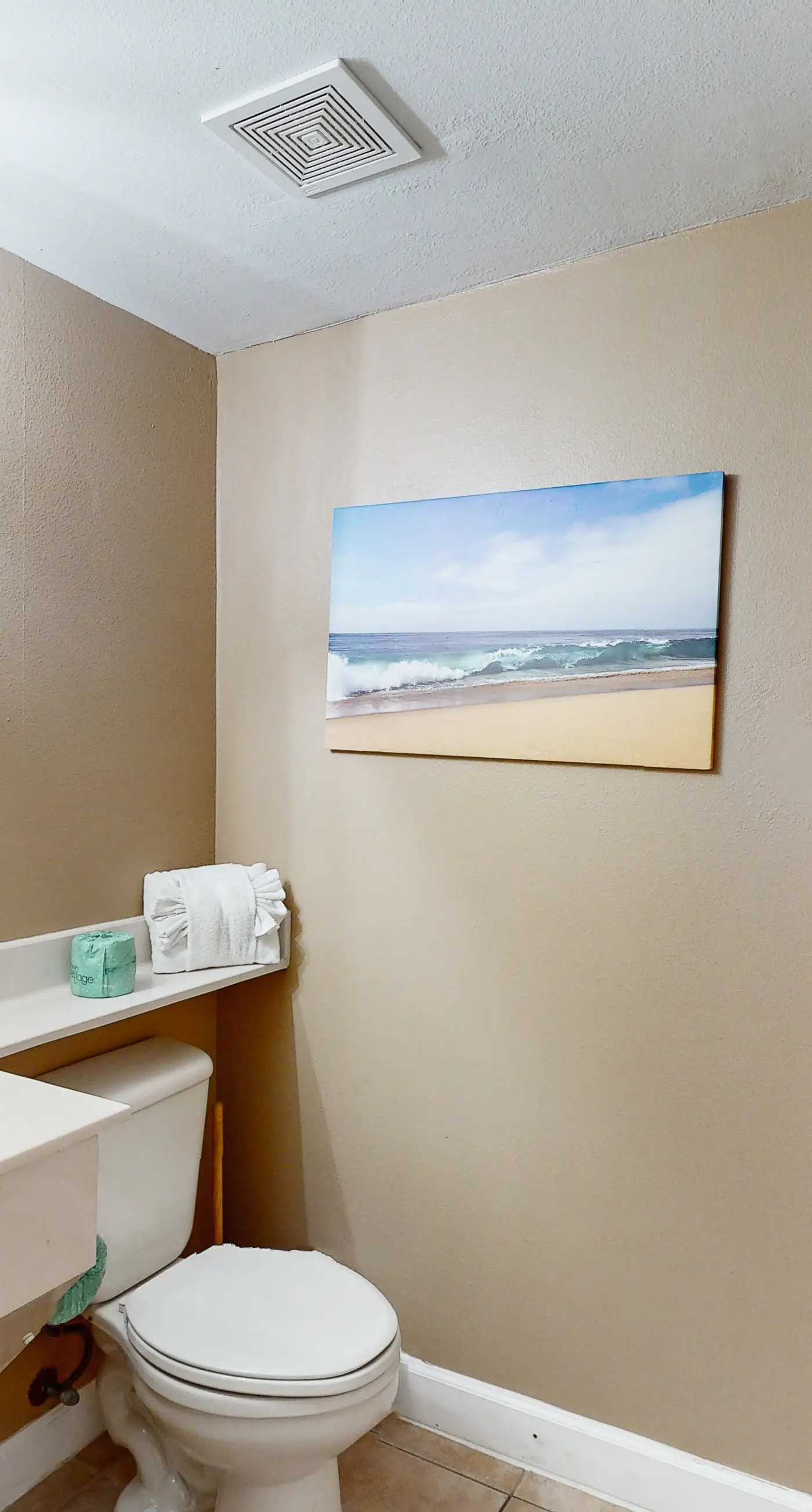 Tasteful oceanfront condo with beach, pool, hot tub, & washer/dryer