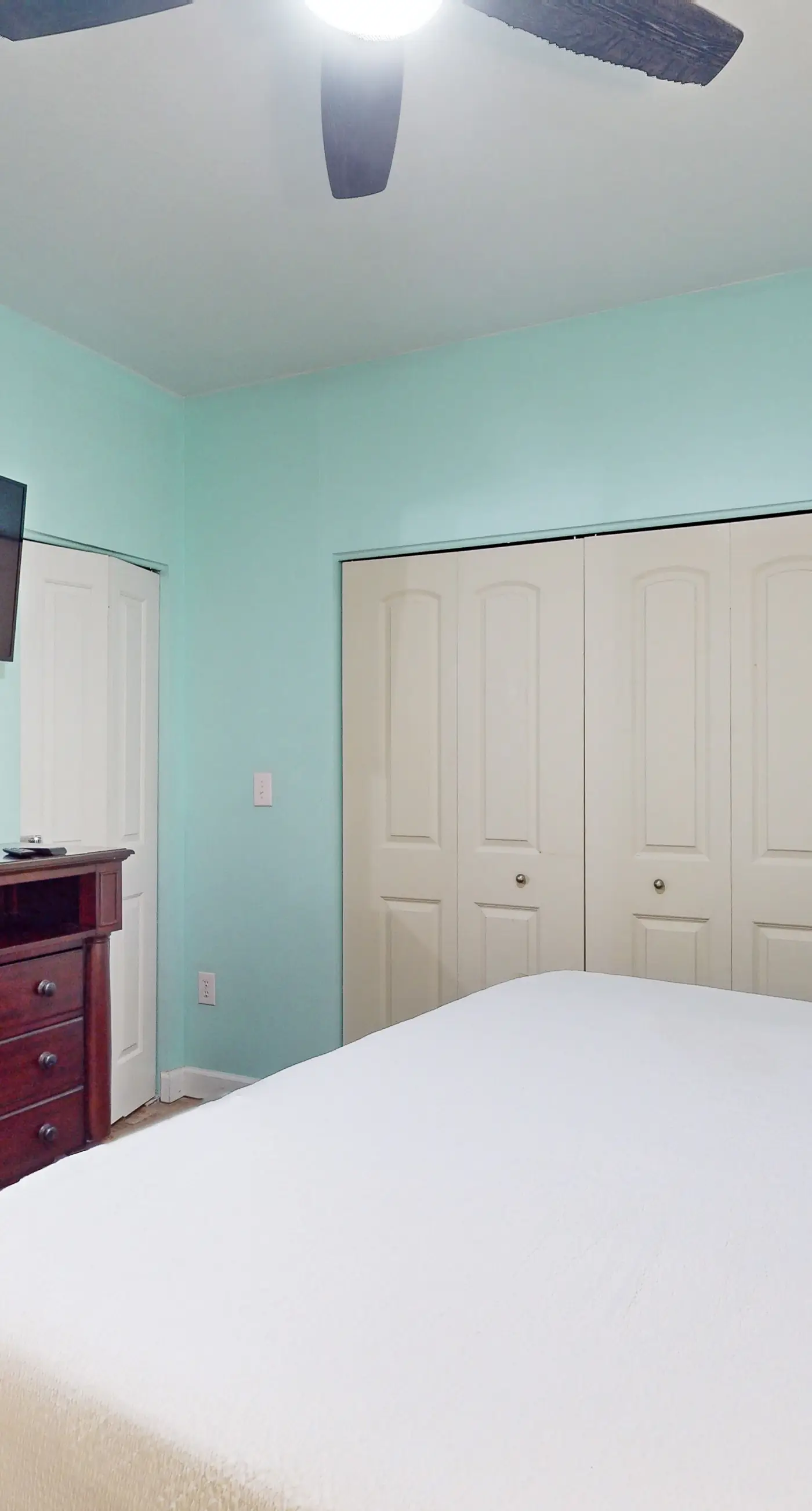 Tasteful oceanfront condo with beach, pool, hot tub, & washer/dryer