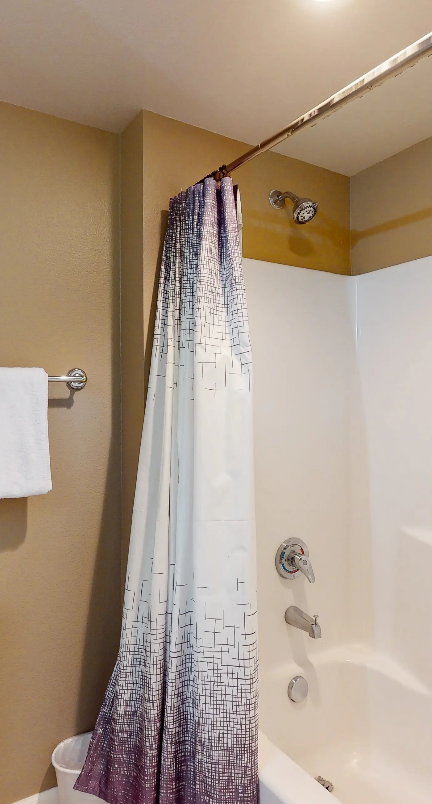 Tasteful oceanfront condo with beach, pool, hot tub, & washer/dryer