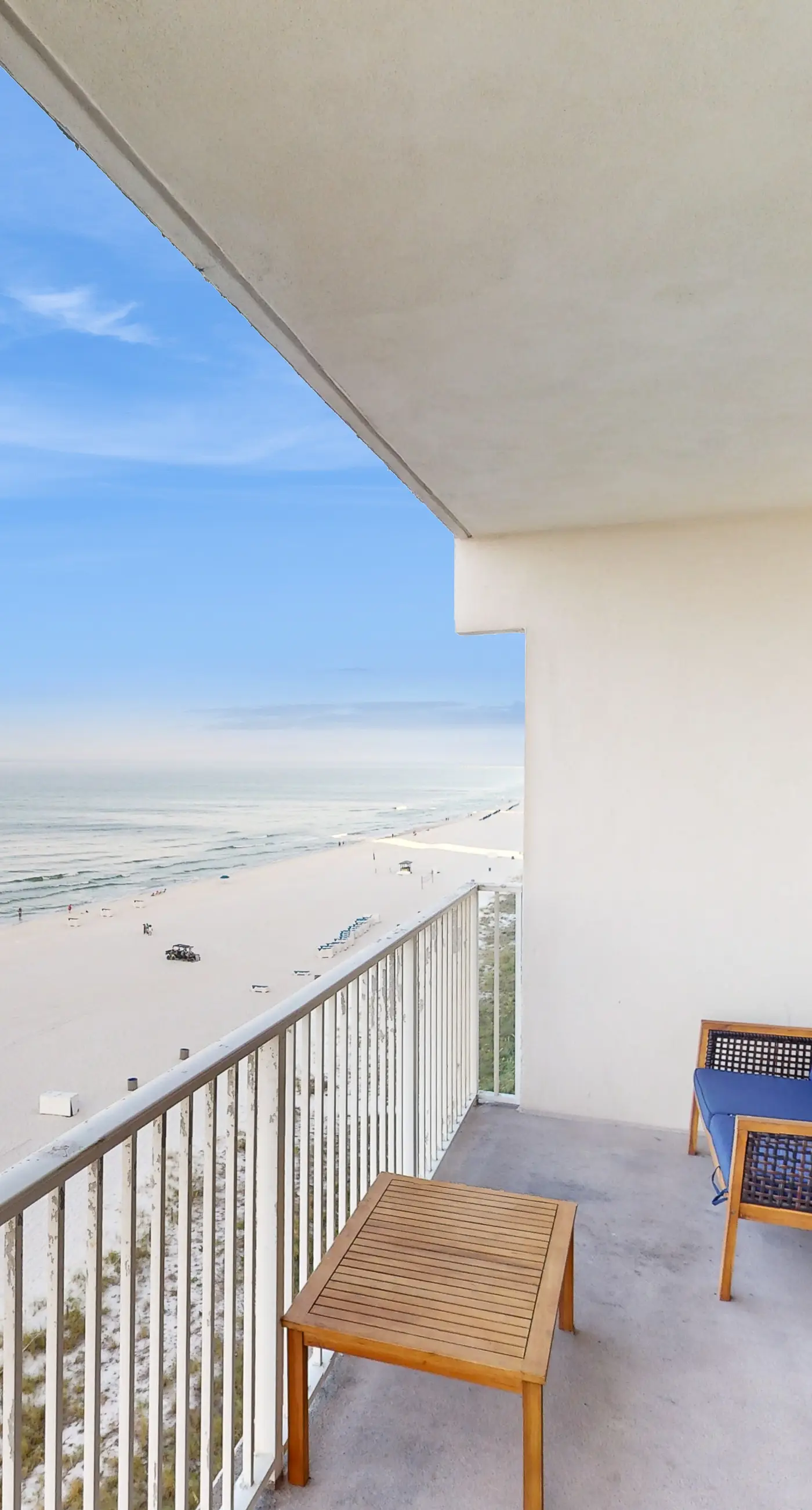 Tasteful oceanfront condo with beach, pool, hot tub, & washer/dryer