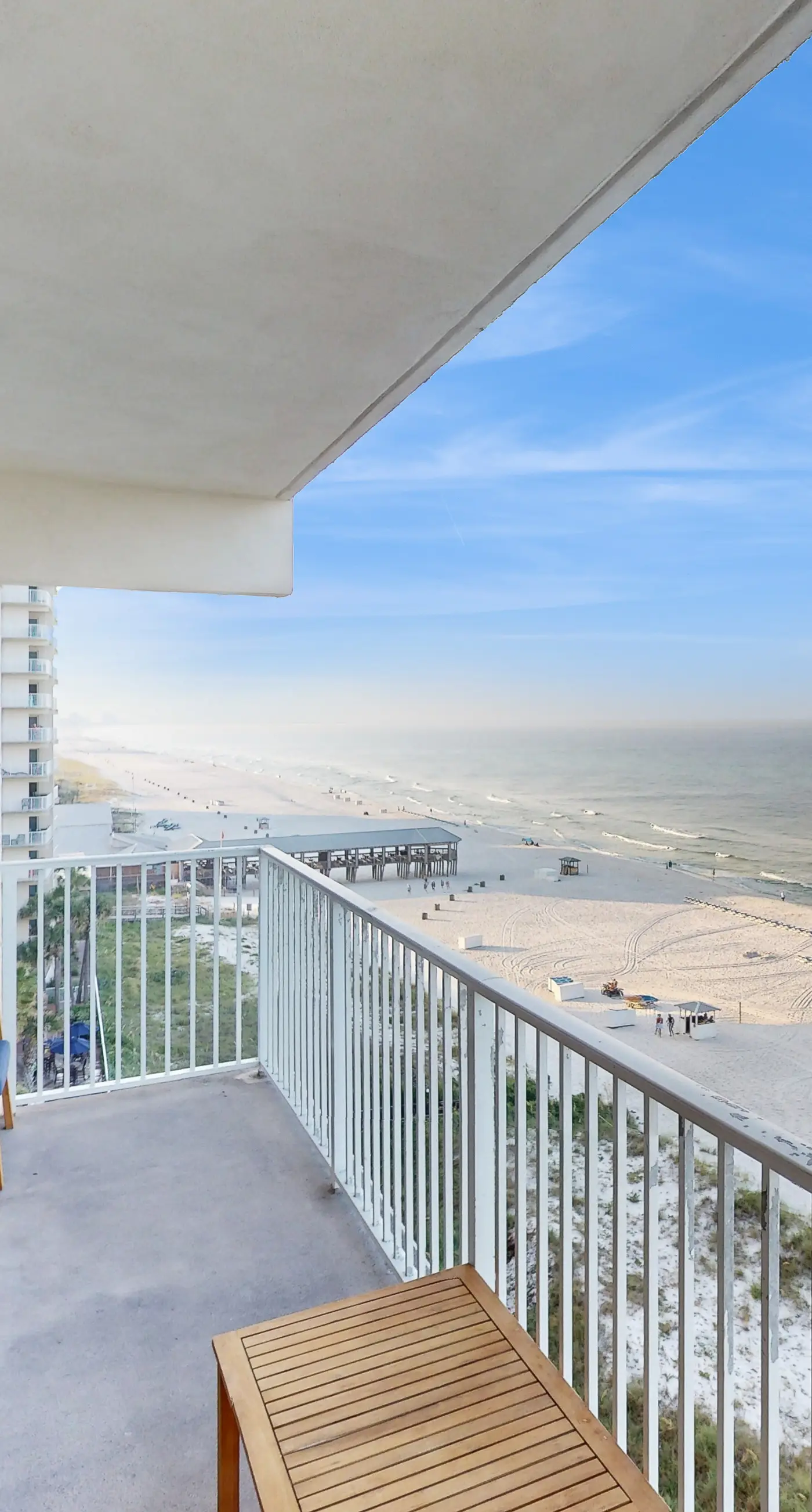 Tasteful oceanfront condo with beach, pool, hot tub, & washer/dryer